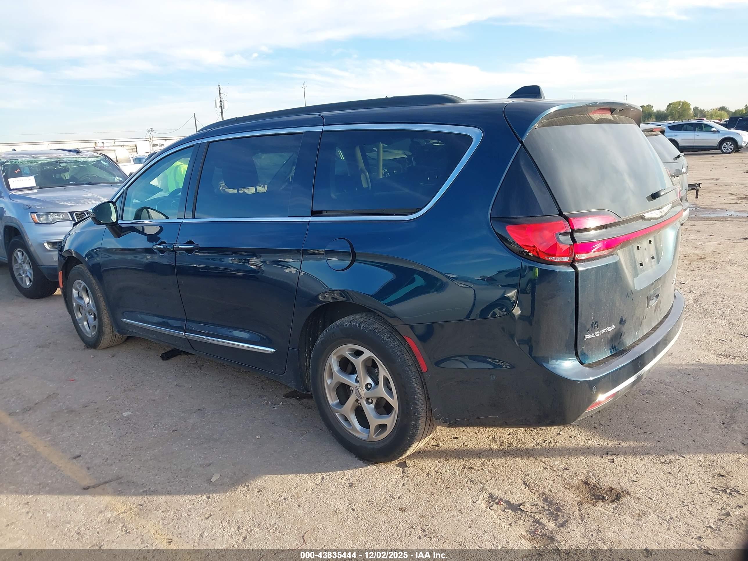 CHRYSLER PACIFICA image 3