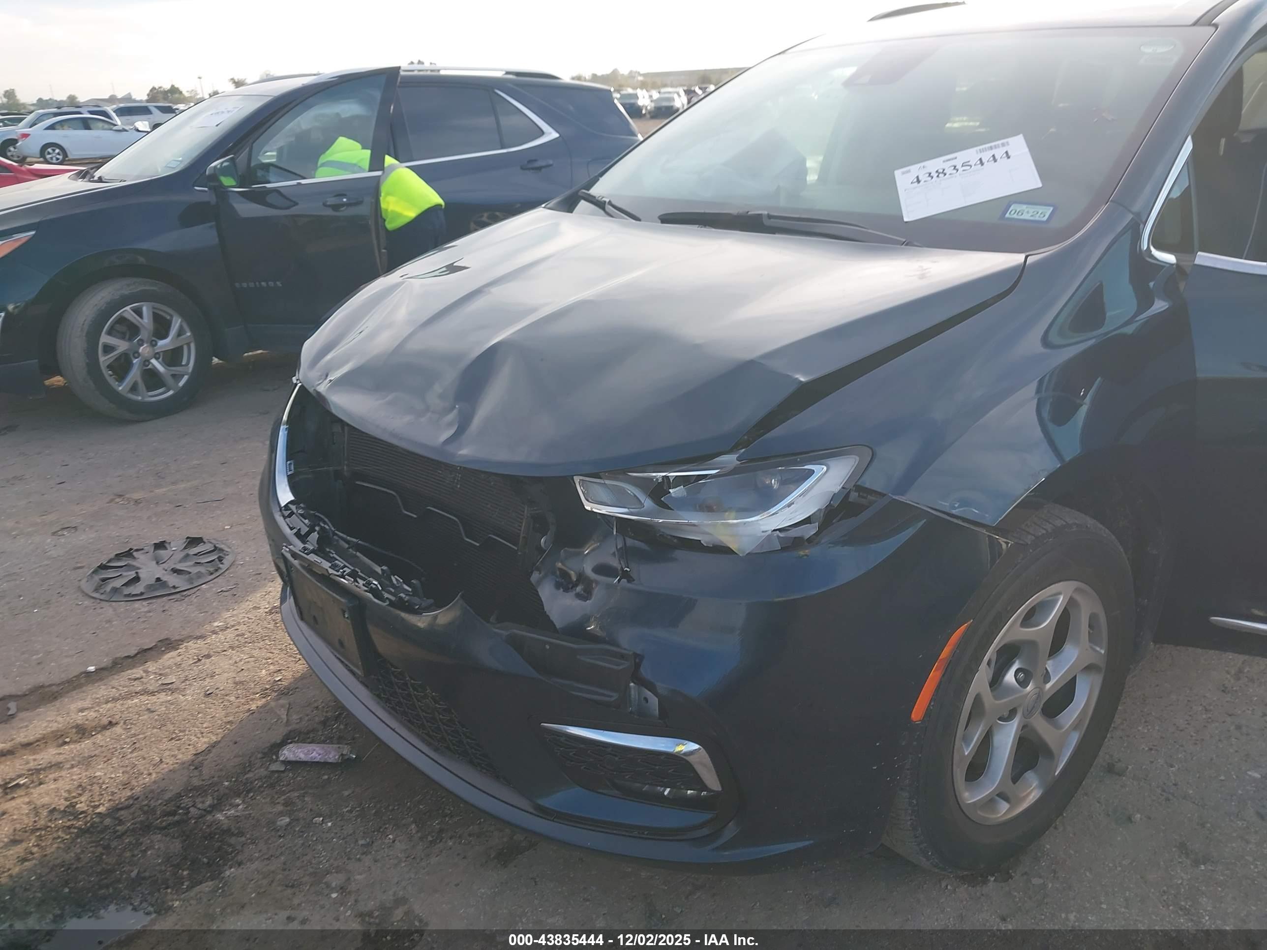CHRYSLER PACIFICA image 6