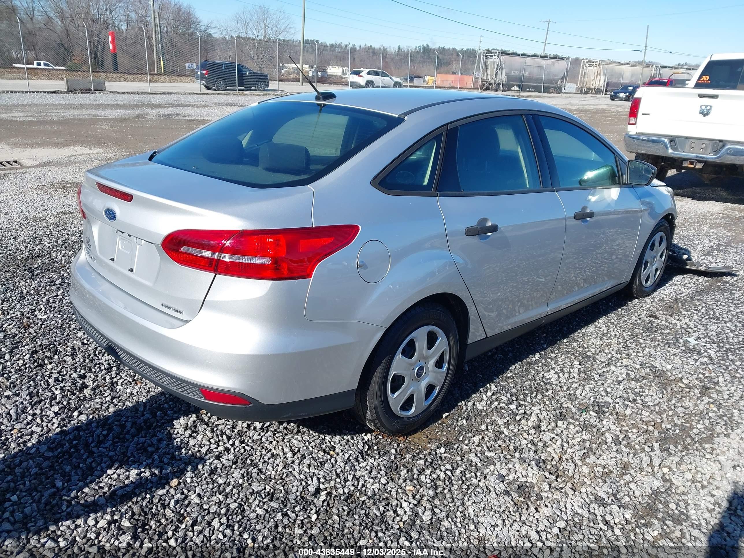 FORD FOCUS image 4
