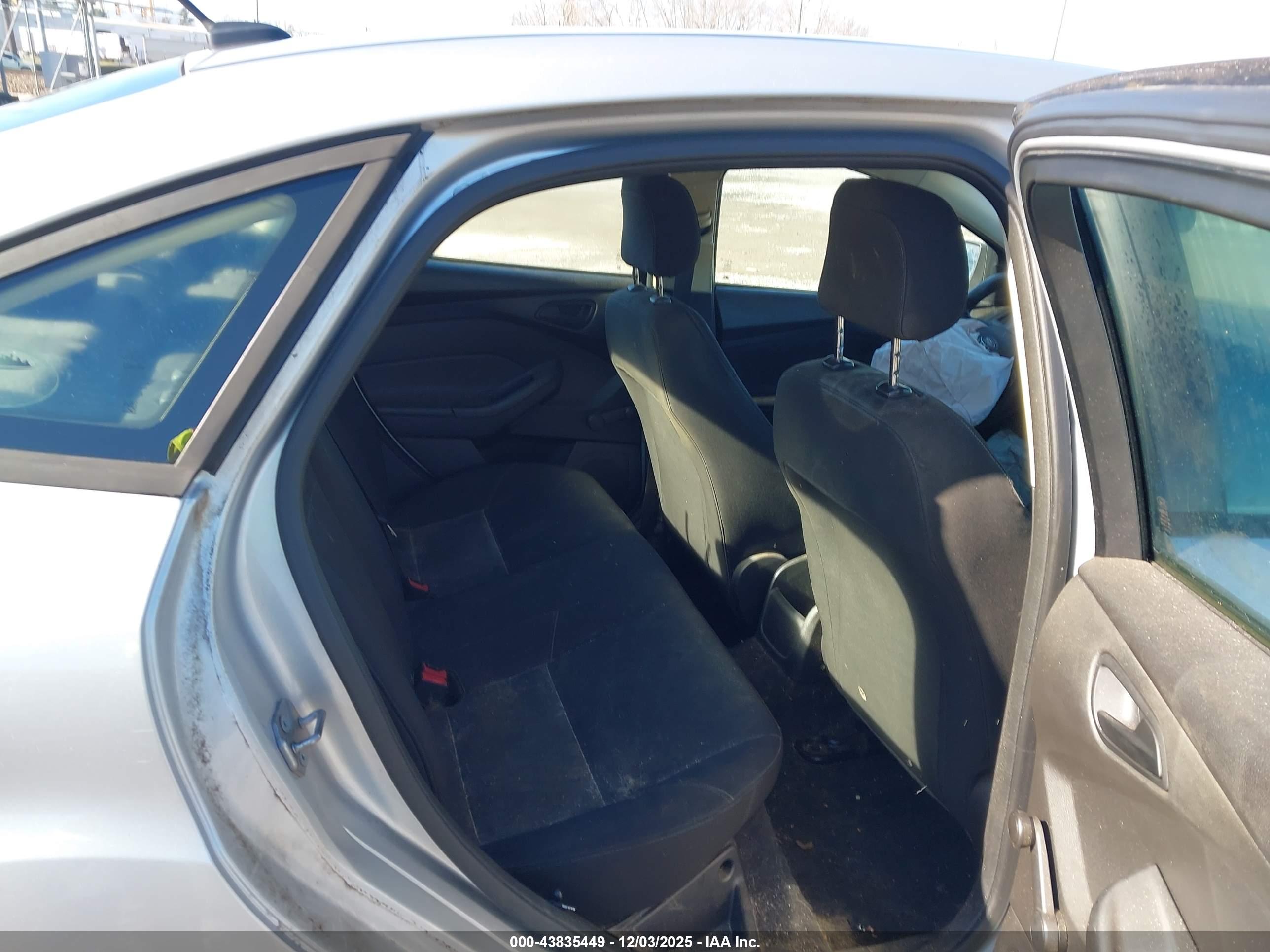 FORD FOCUS image 8