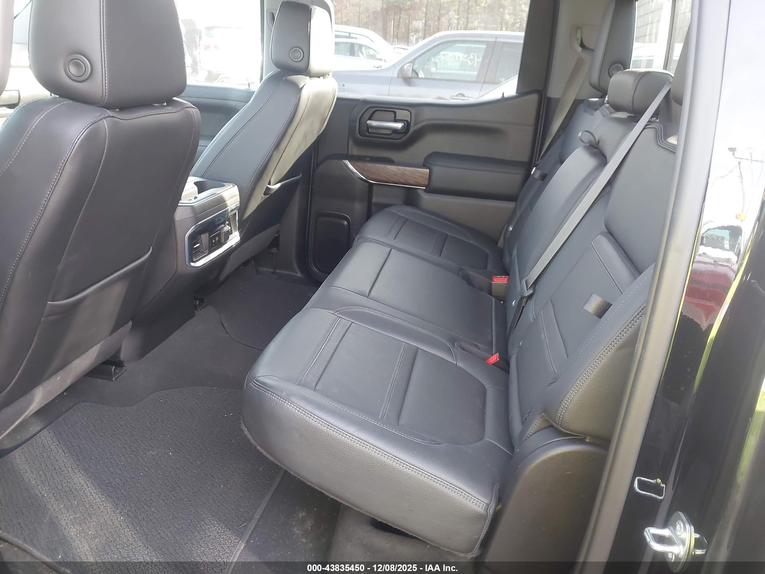 GMC SIERRA image 8