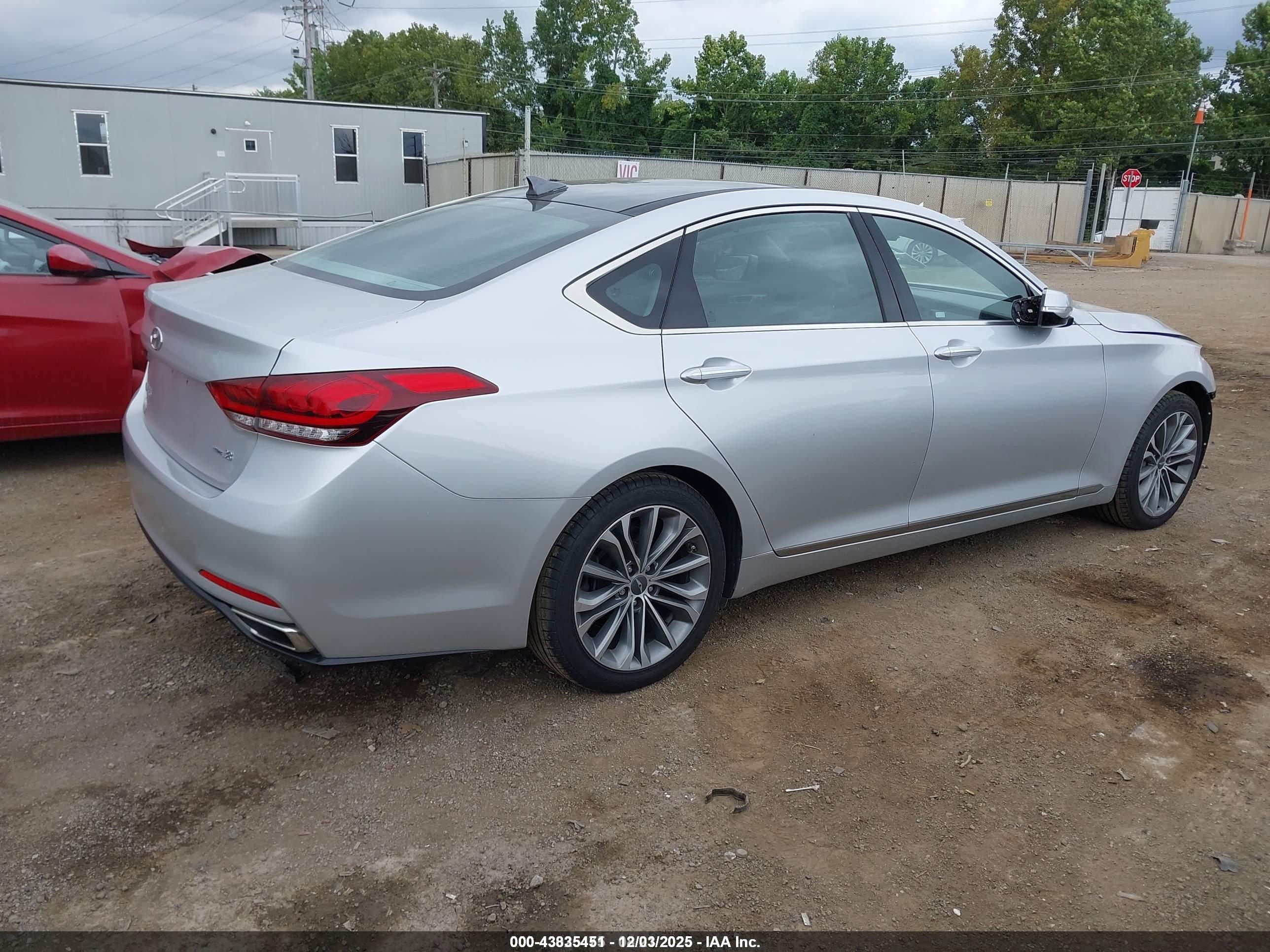 HYUNDAI GENESIS image 4