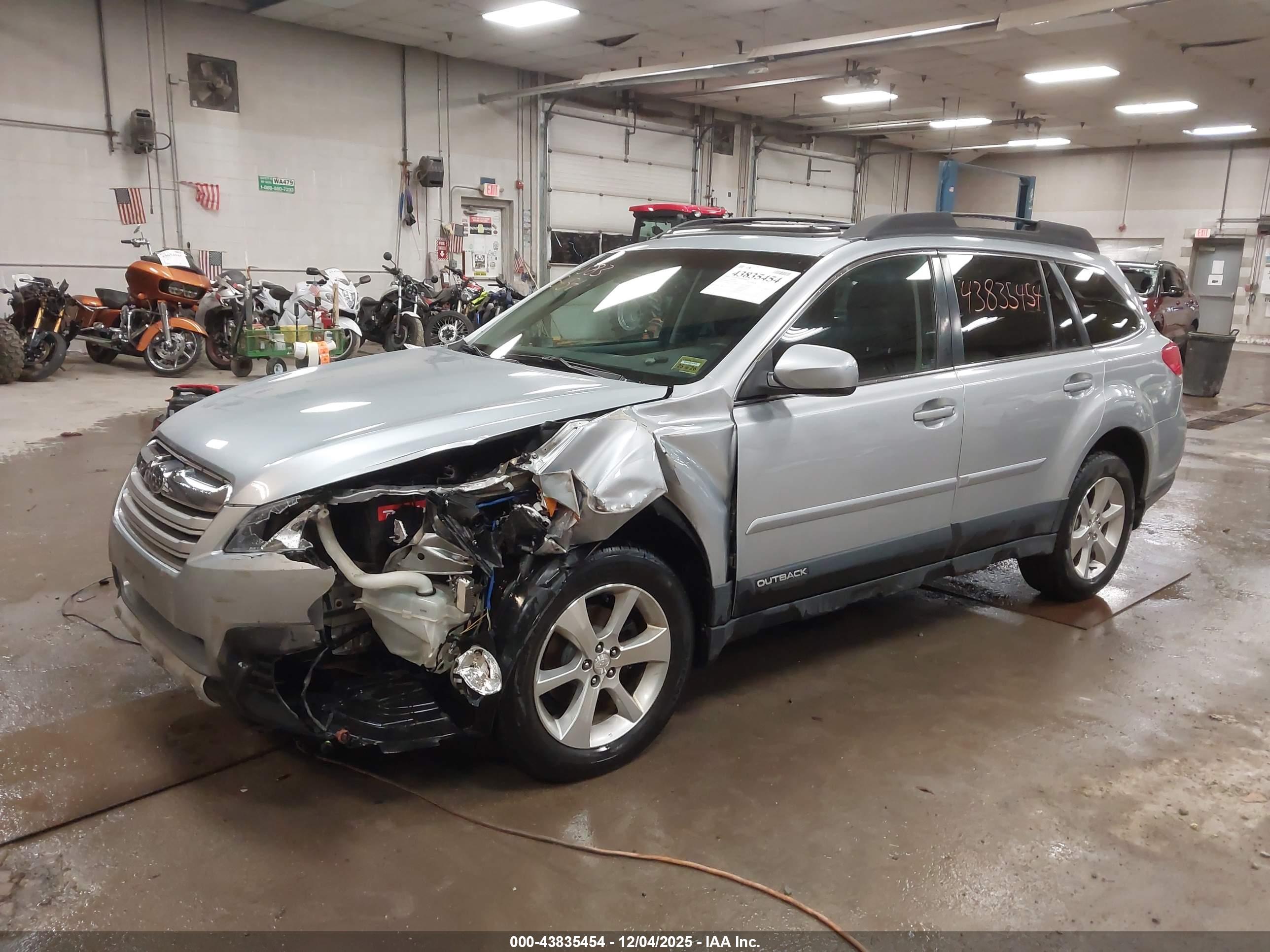 SUBARU OUTBACK image 2