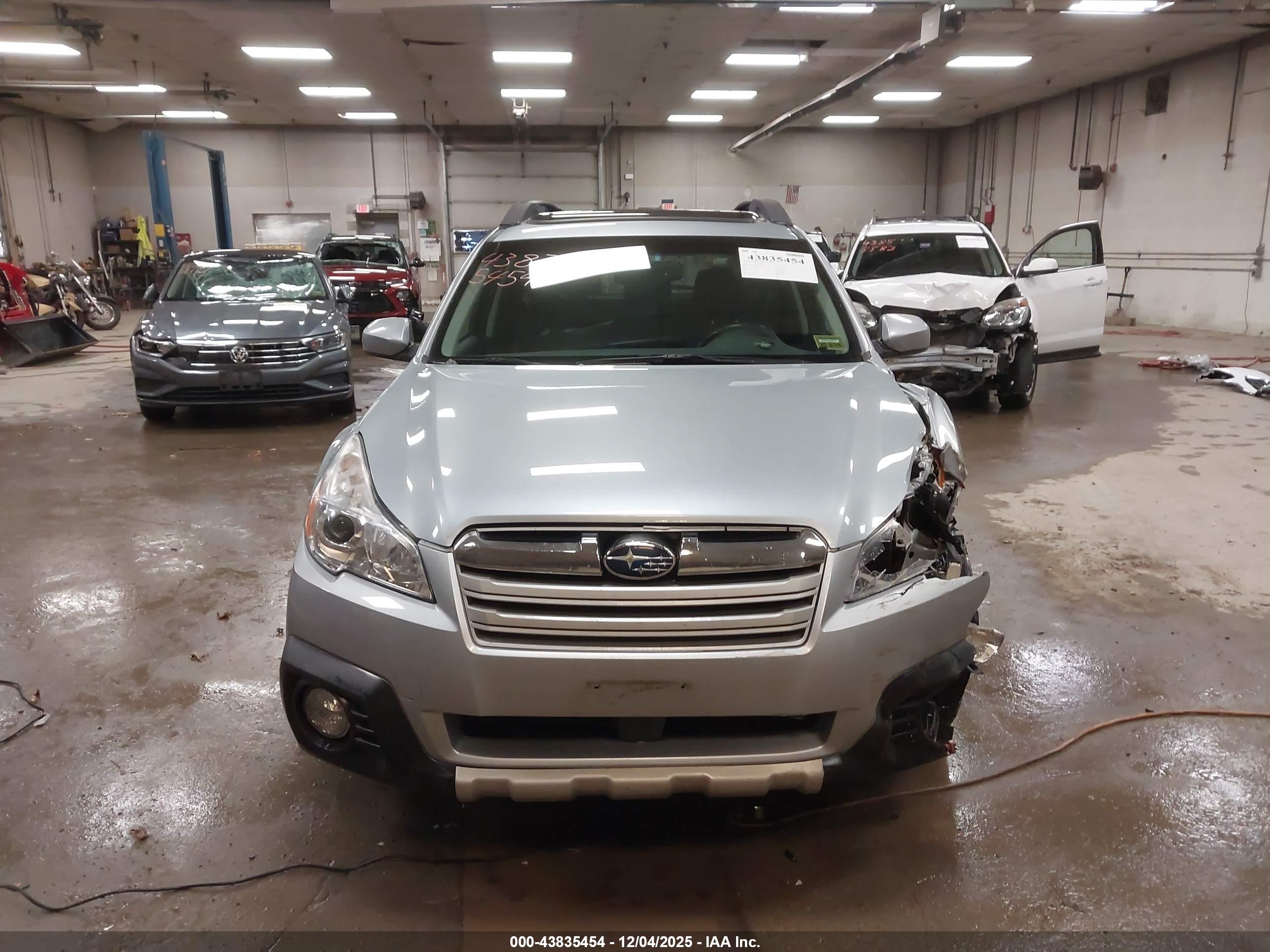 SUBARU OUTBACK image 6