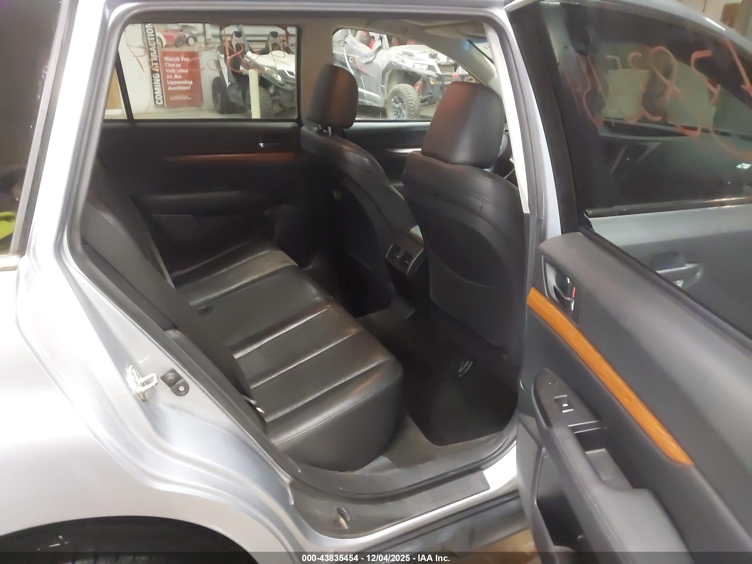 SUBARU OUTBACK image 8