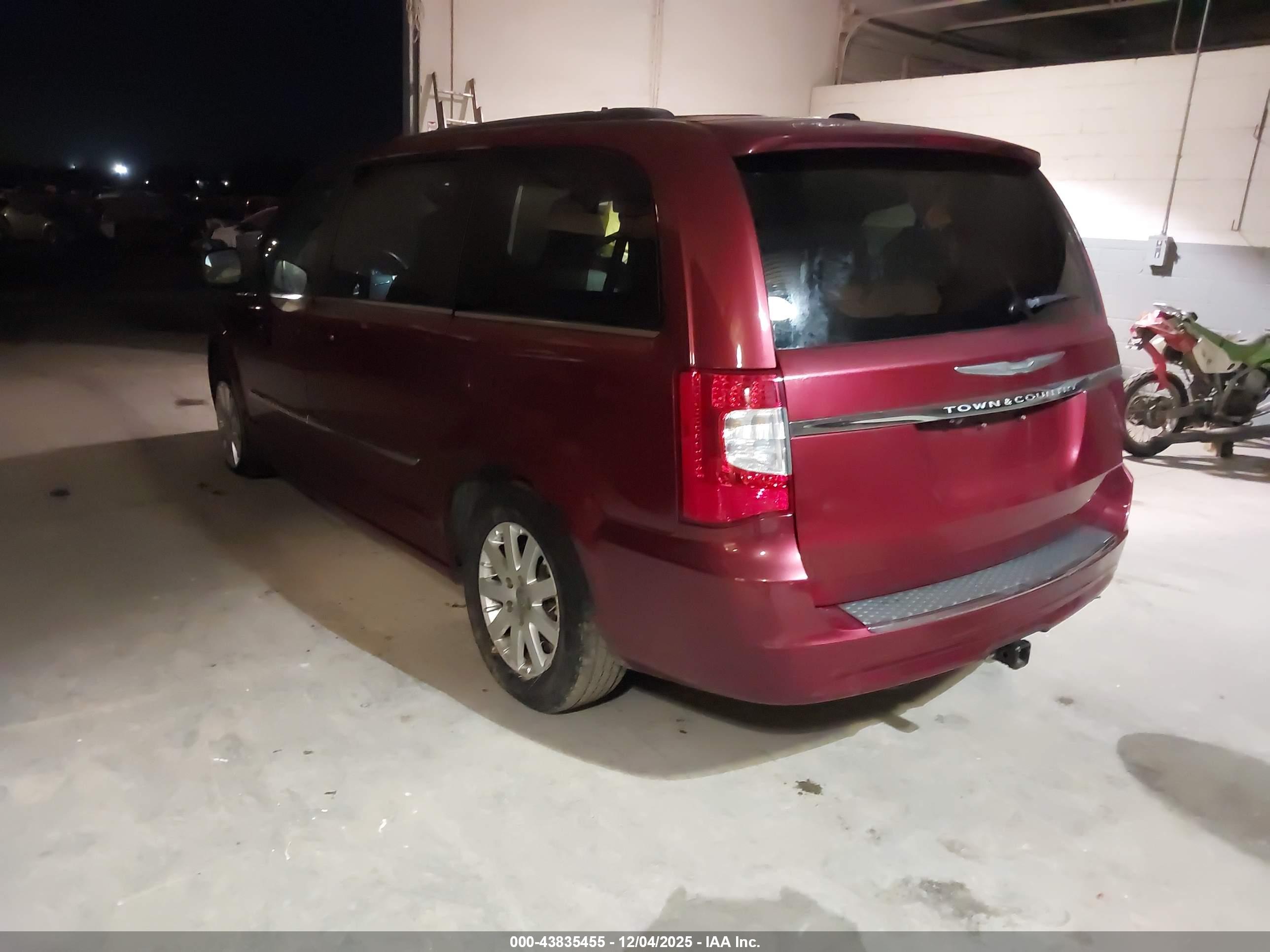 CHRYSLER TOWN image 3