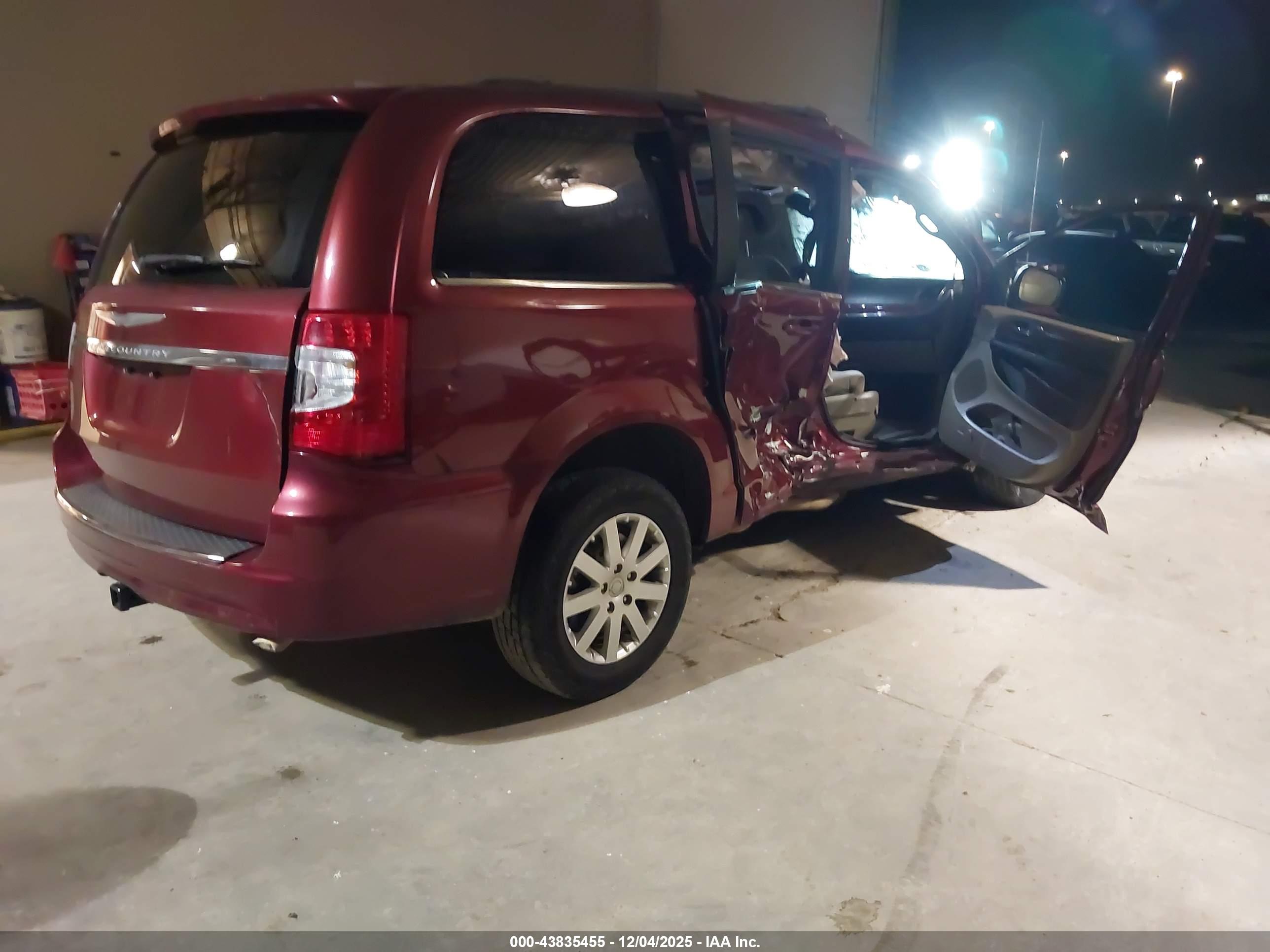 CHRYSLER TOWN image 4