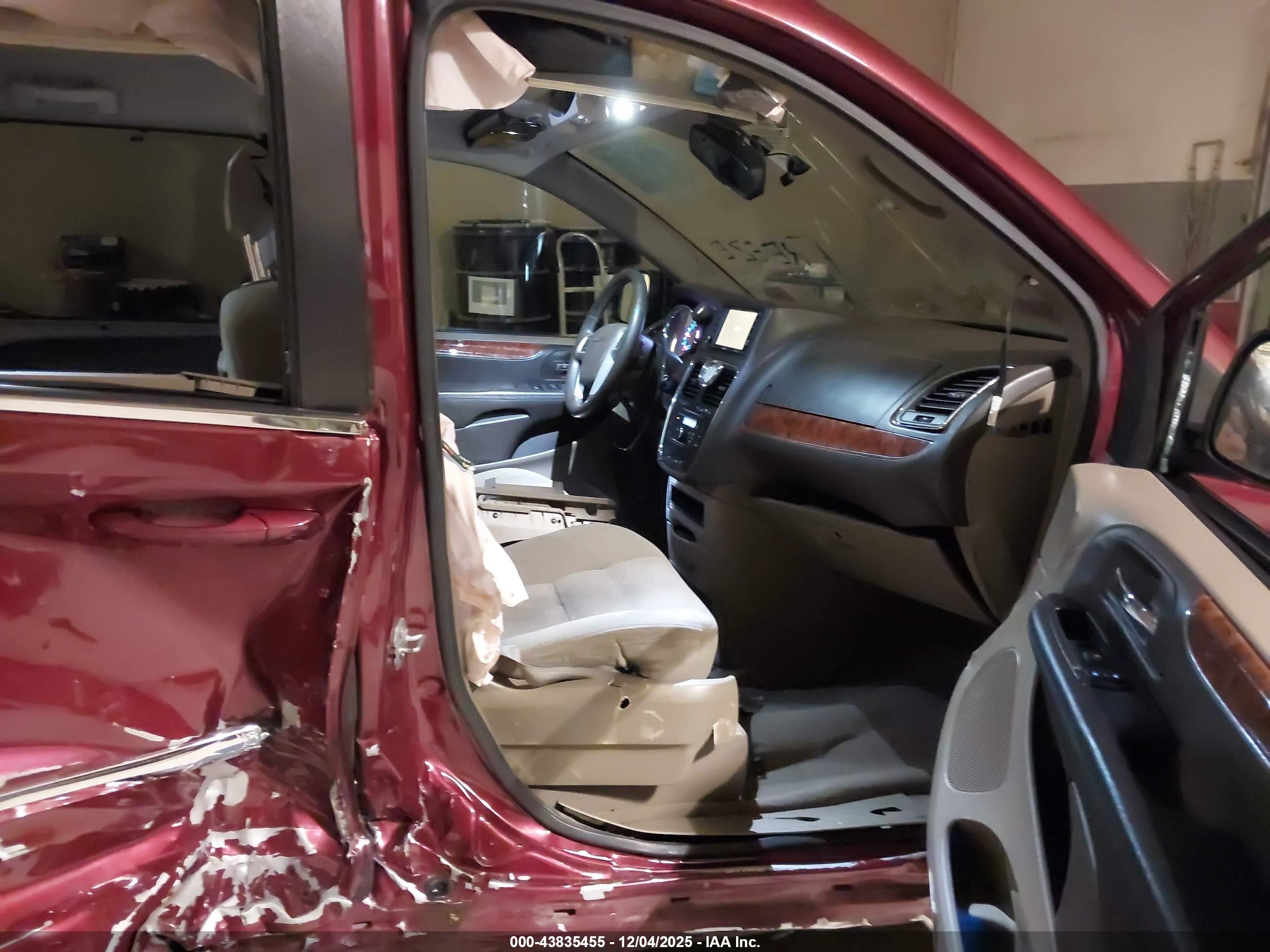 CHRYSLER TOWN image 5