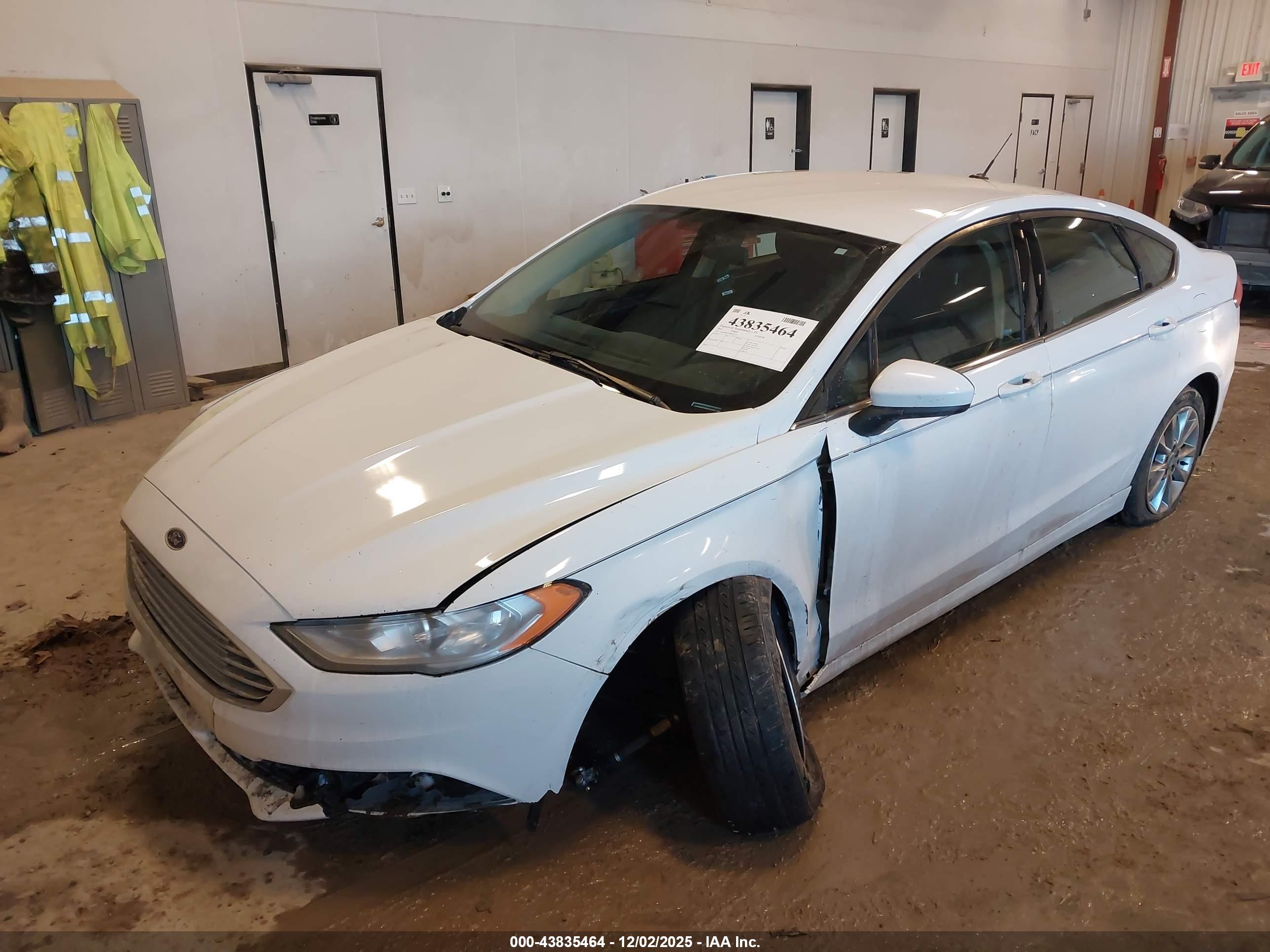 FORD FUSION image 2