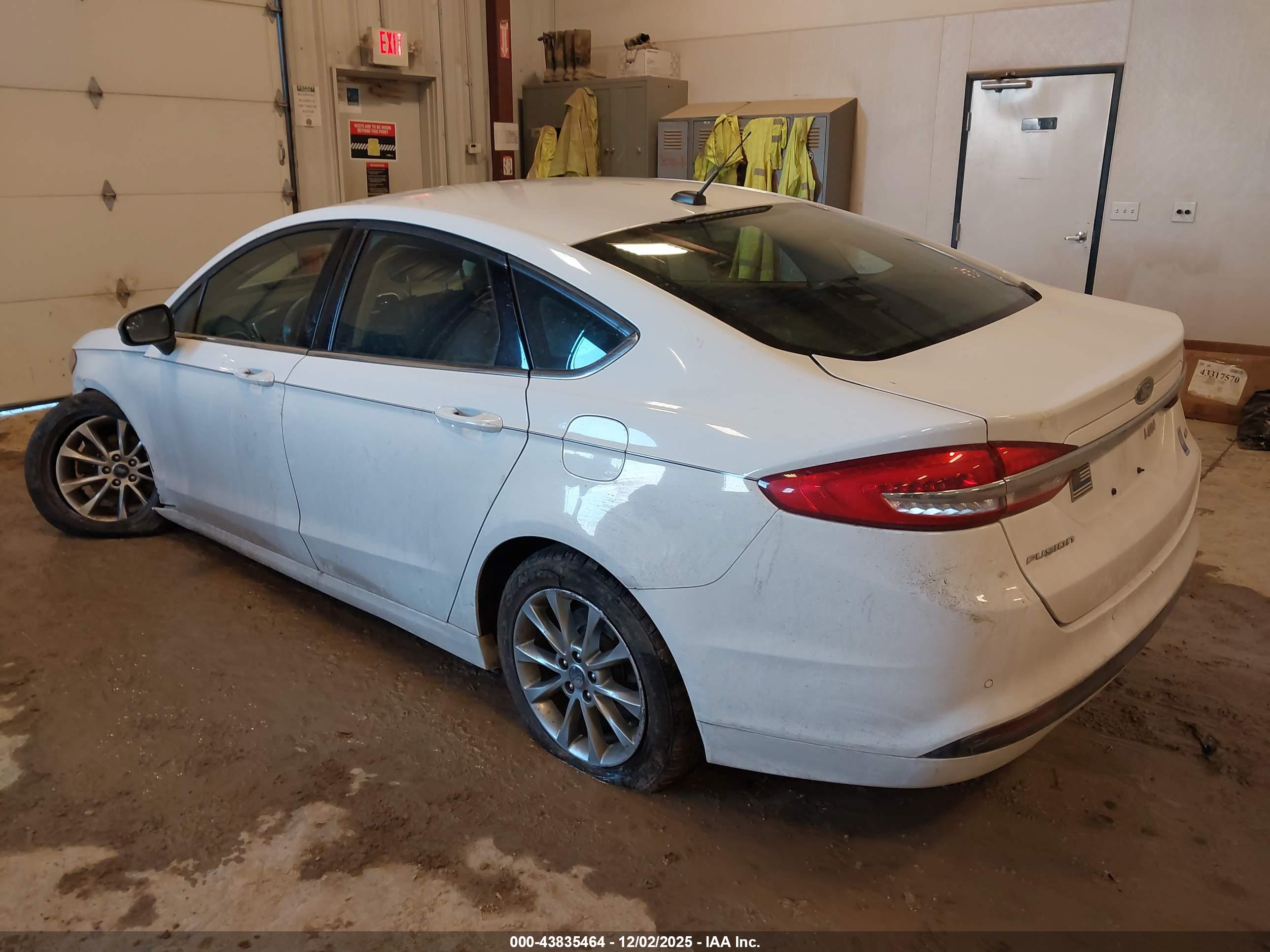 FORD FUSION image 3