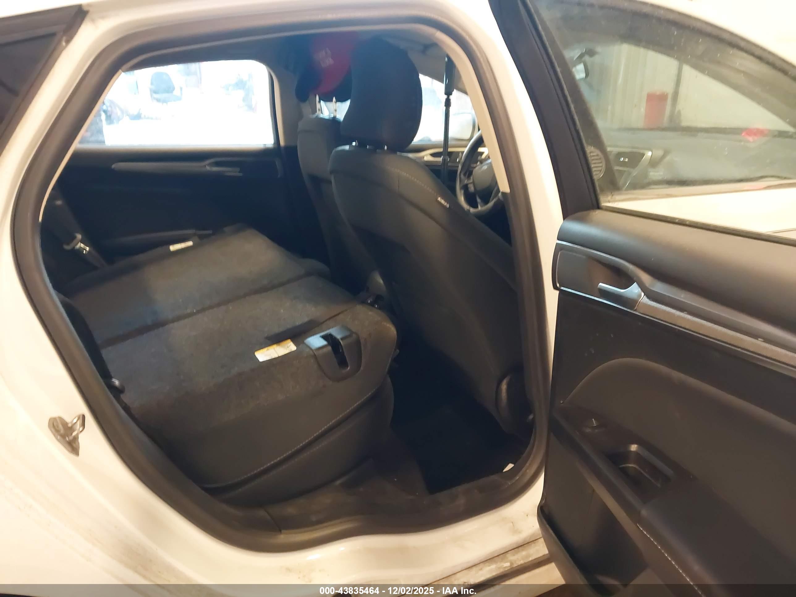 FORD FUSION image 8