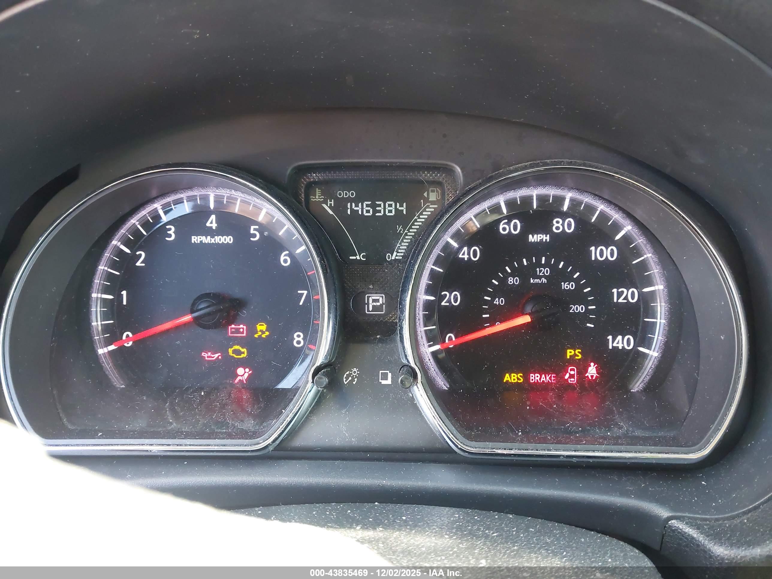 NISSAN VERSA image 7