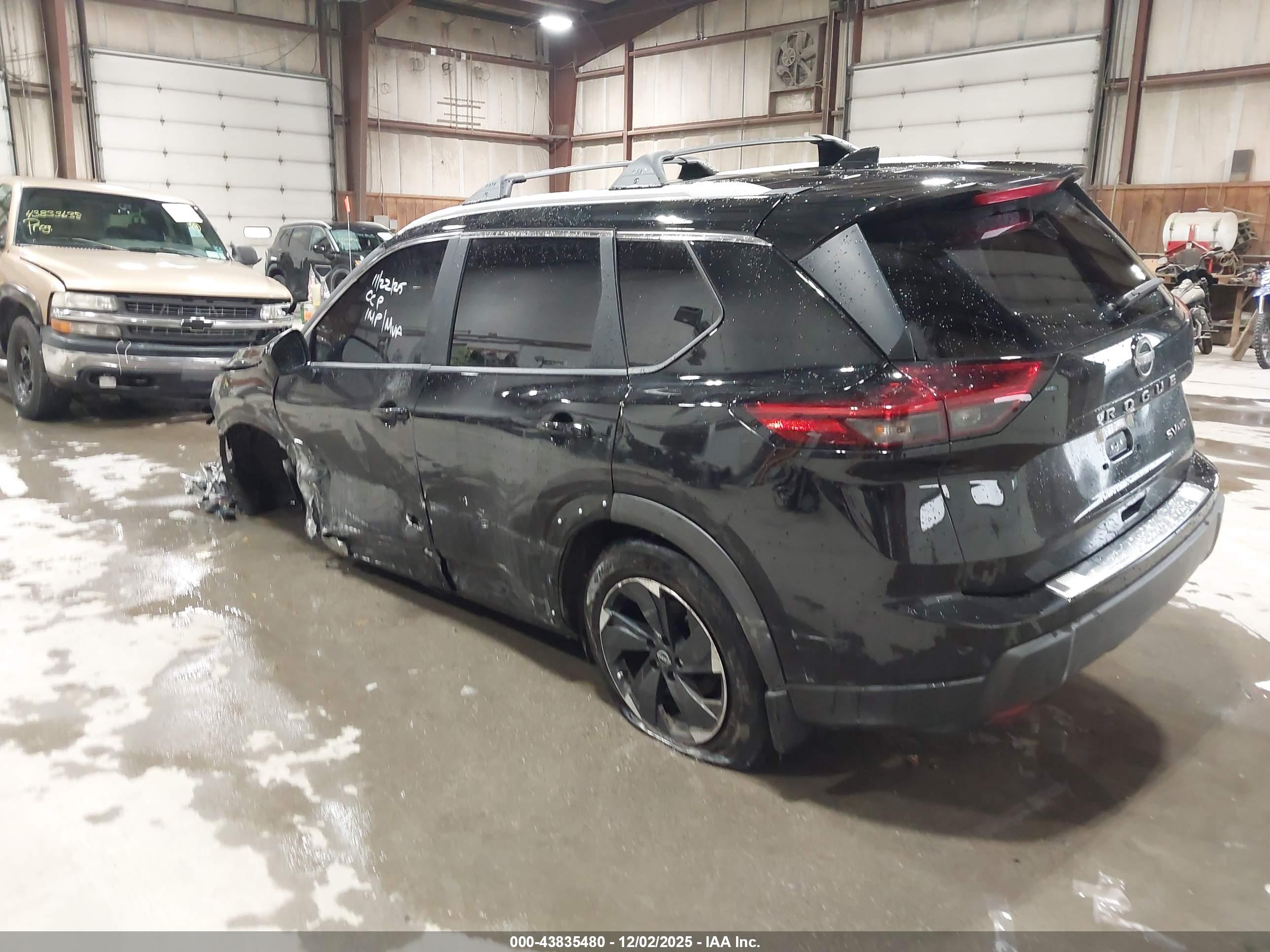 NISSAN ROGUE image 3