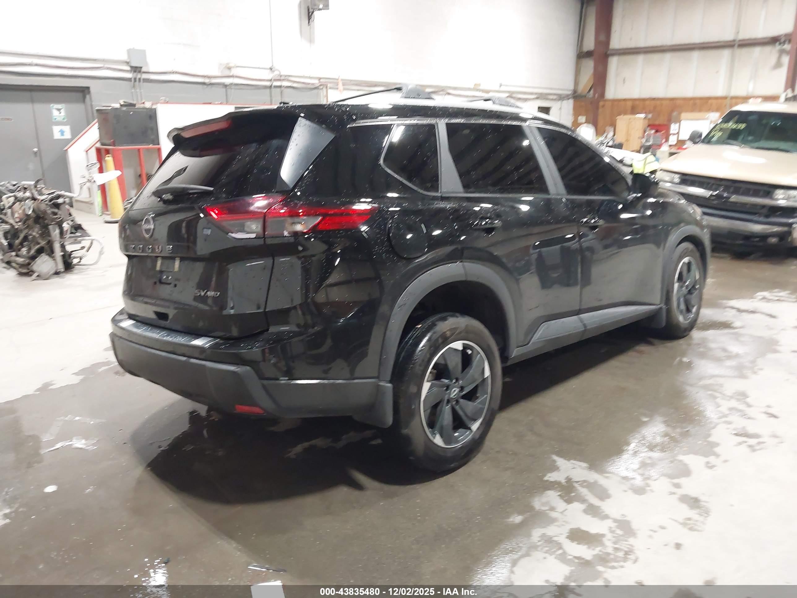 NISSAN ROGUE image 4