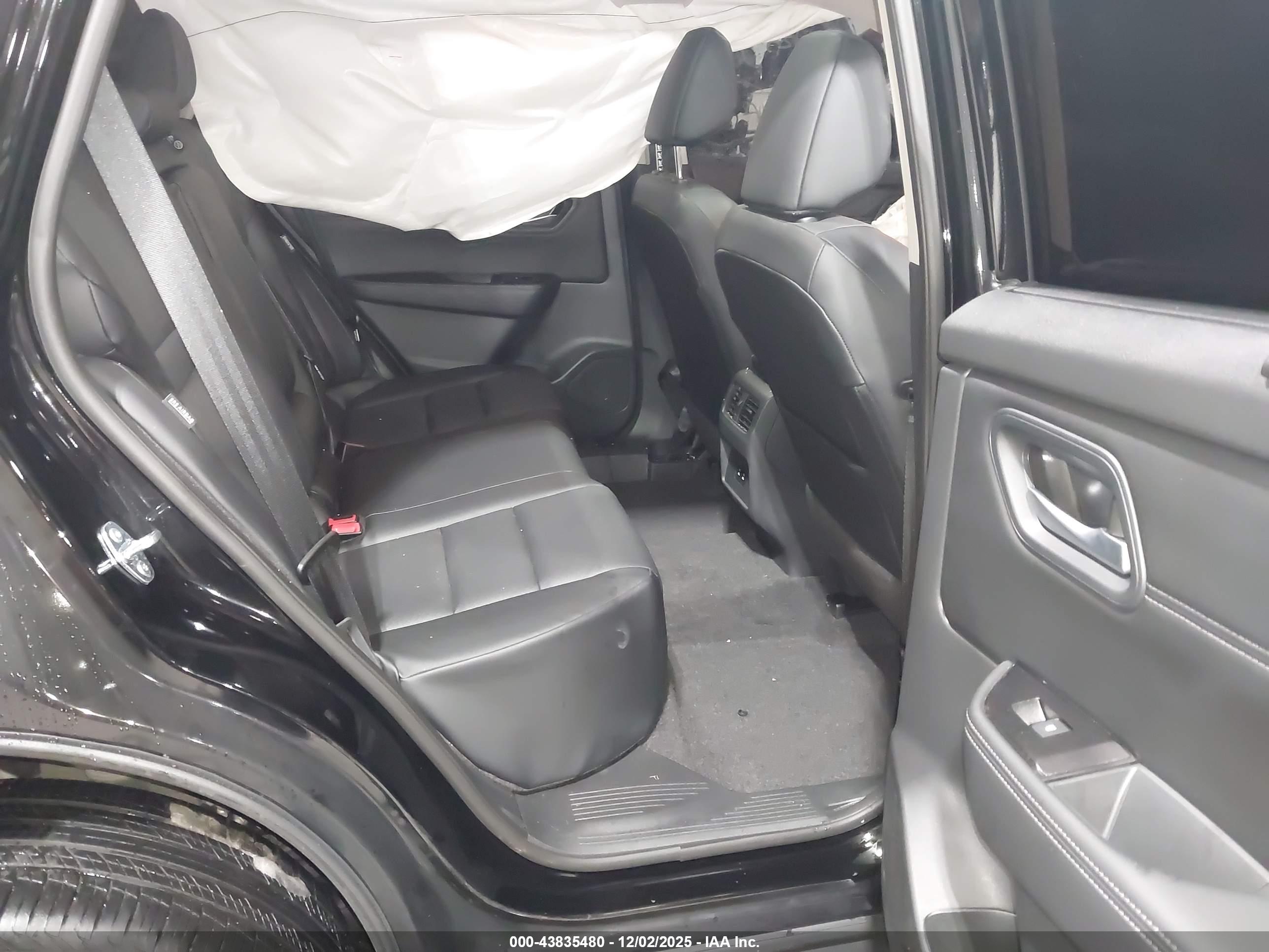 NISSAN ROGUE image 8