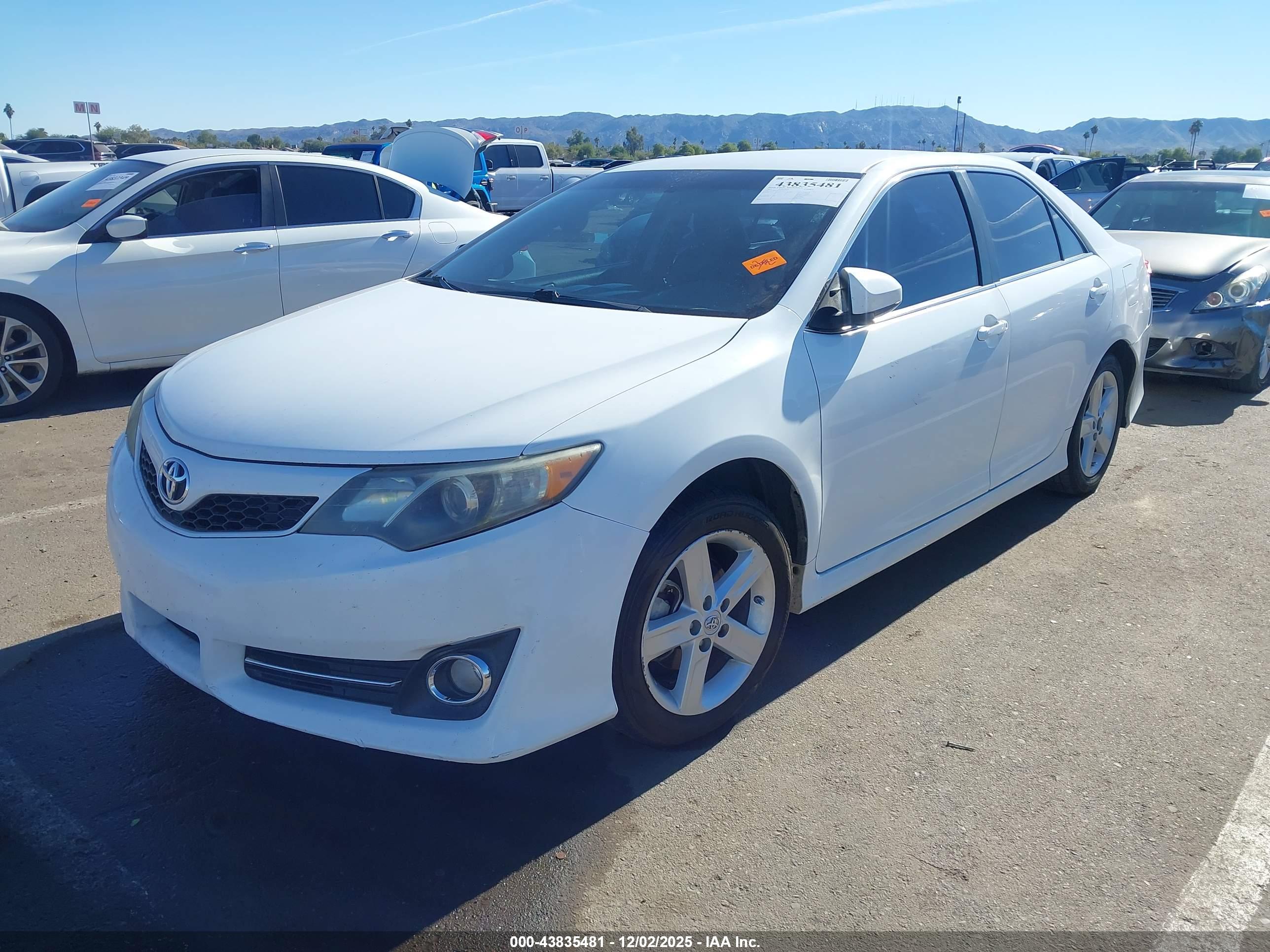 TOYOTA CAMRY image 2