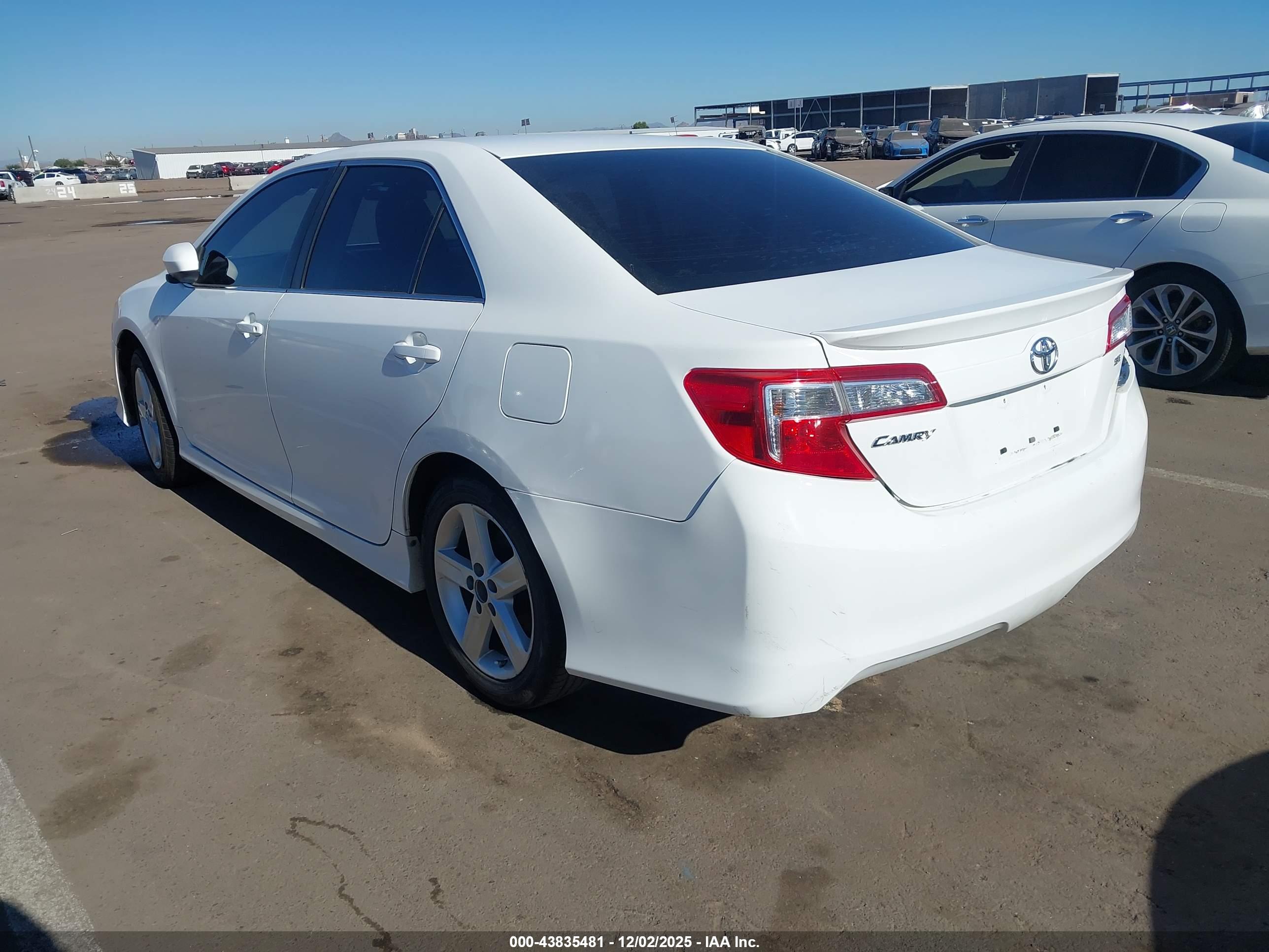 TOYOTA CAMRY image 3