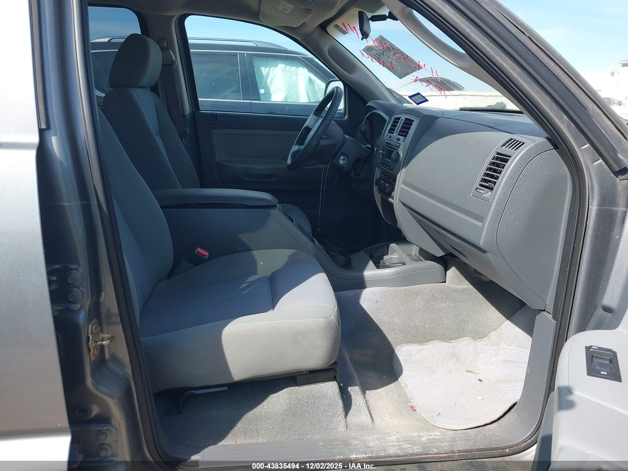 DODGE DAKOTA image 5