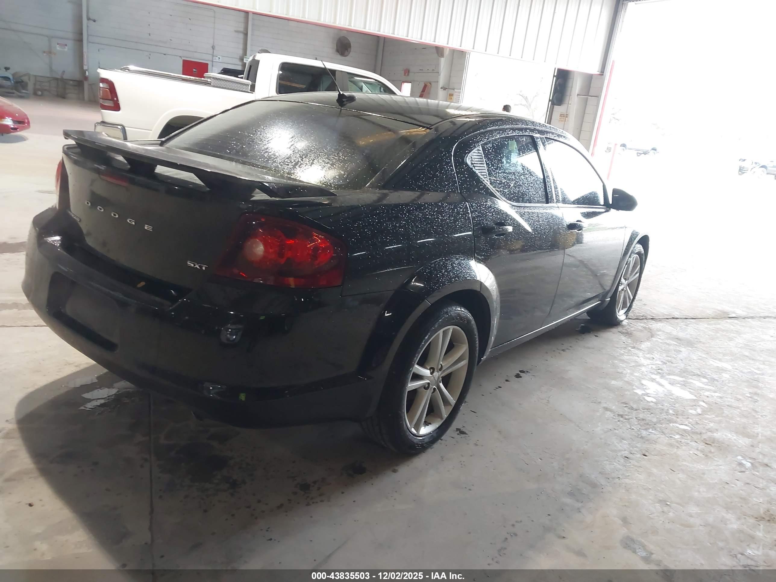DODGE AVENGER image 4