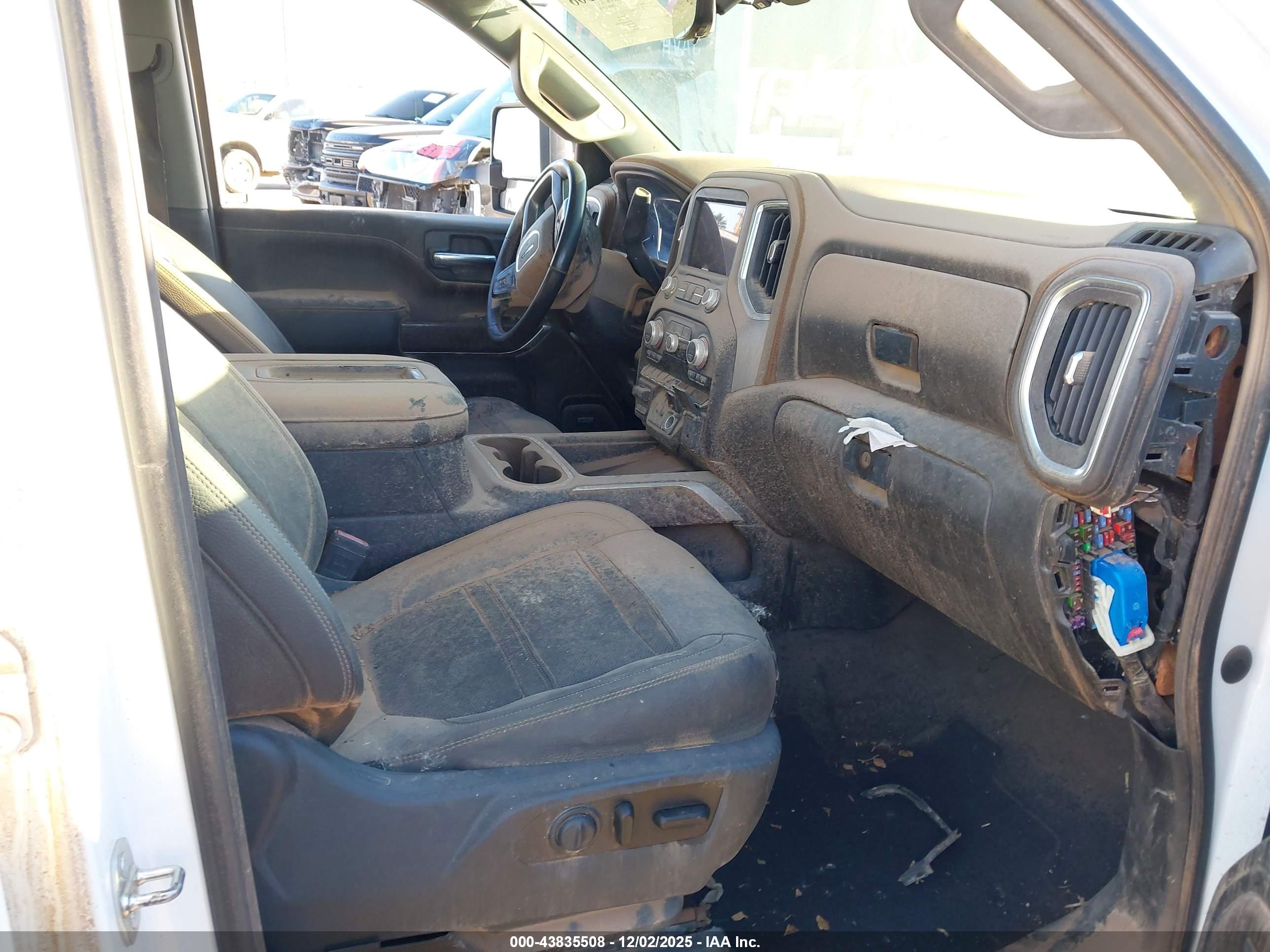 GMC SIERRA image 7