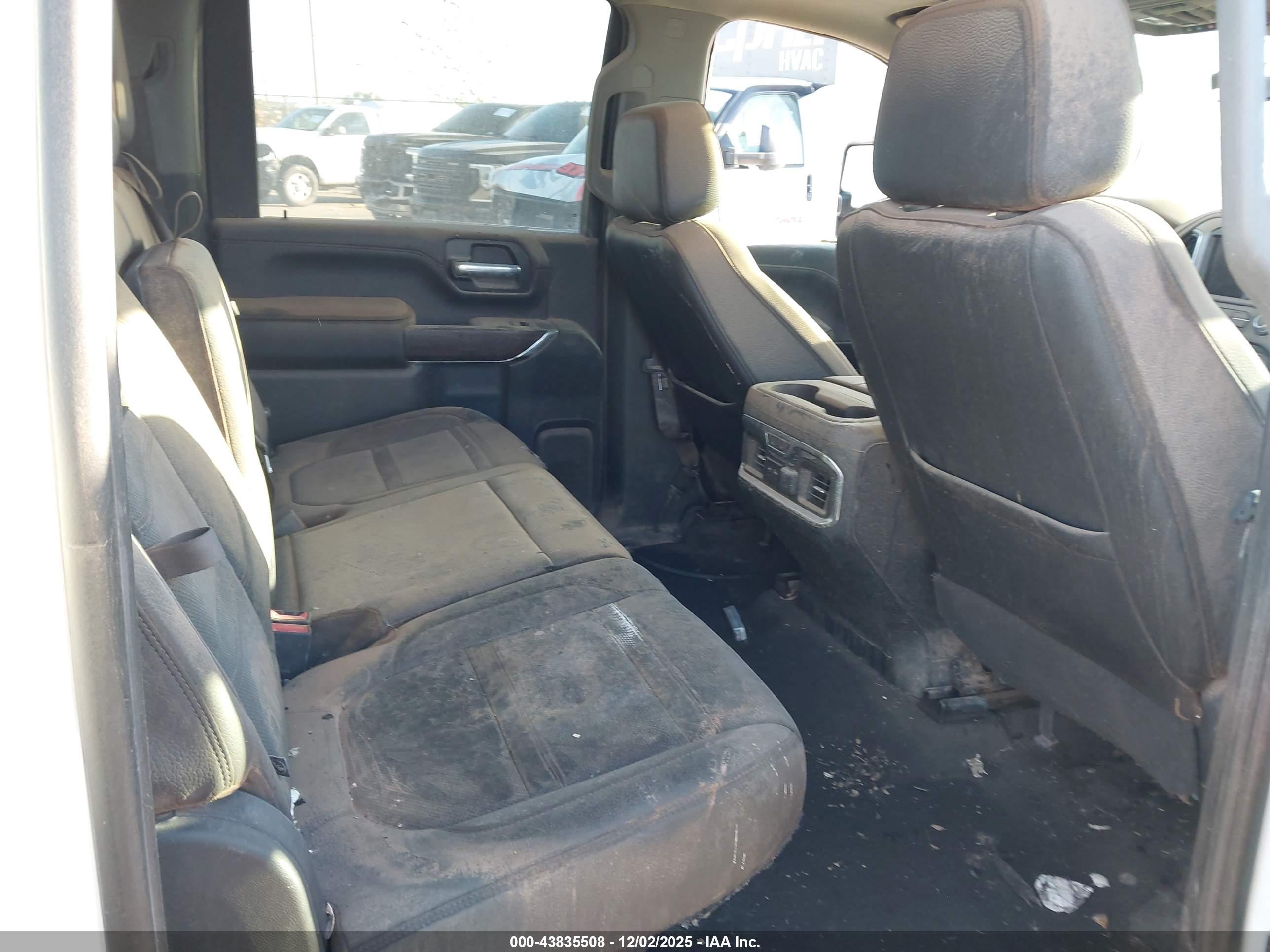 GMC SIERRA image 8