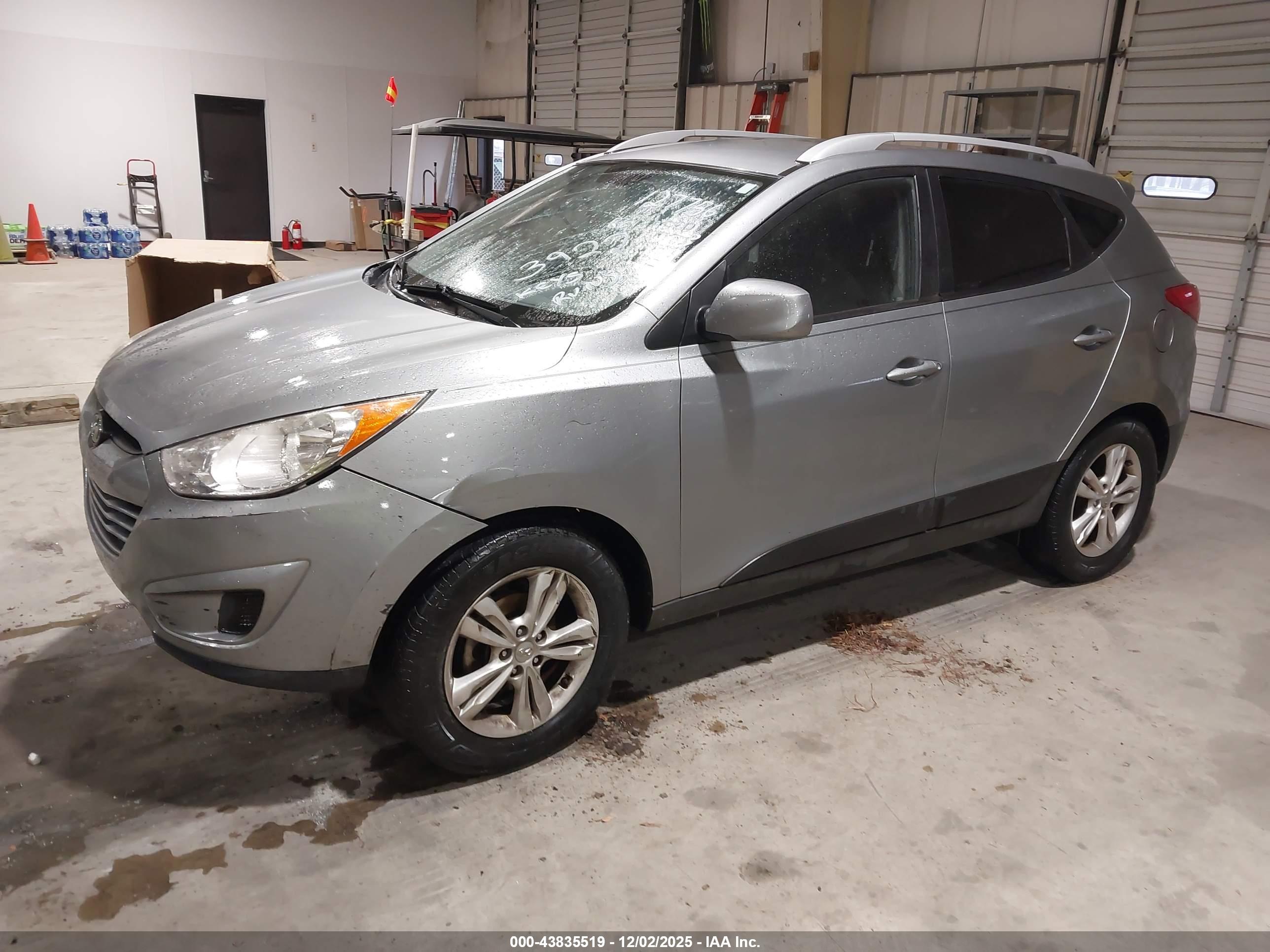 HYUNDAI TUCSON image 2