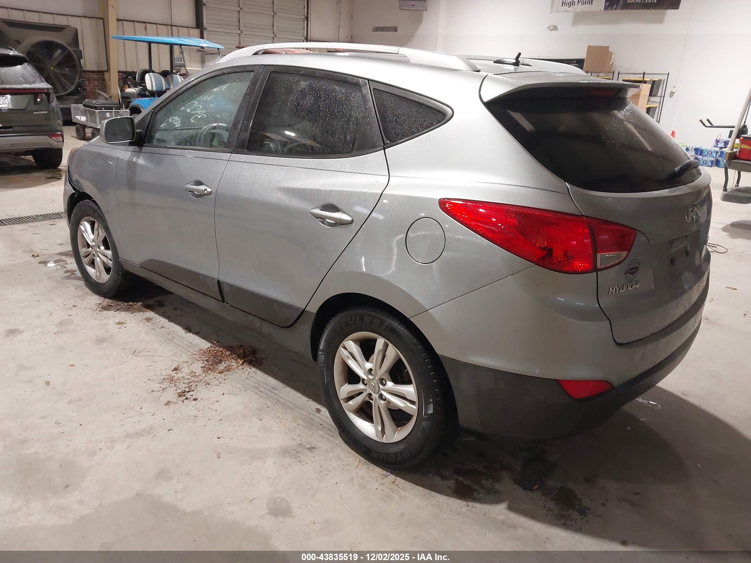 HYUNDAI TUCSON image 3
