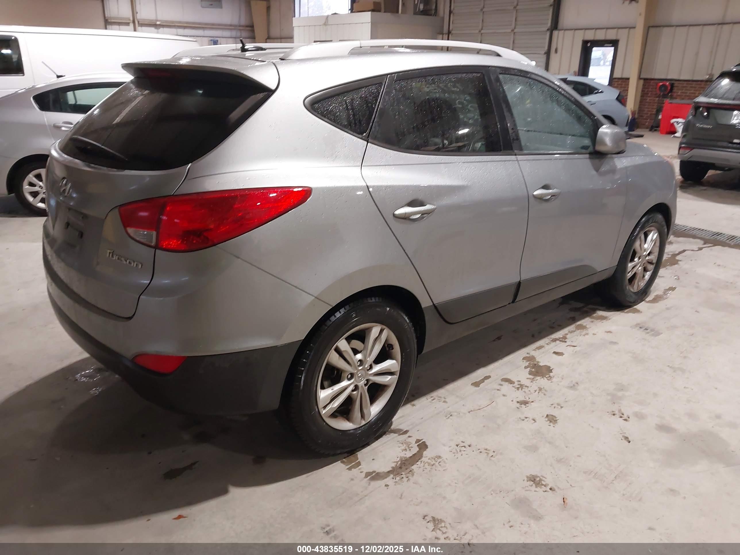 HYUNDAI TUCSON image 4