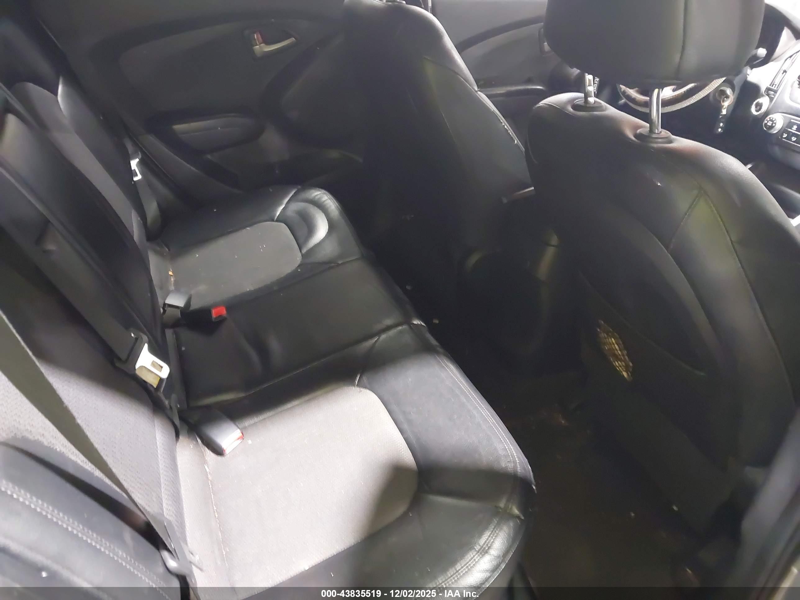 HYUNDAI TUCSON image 8
