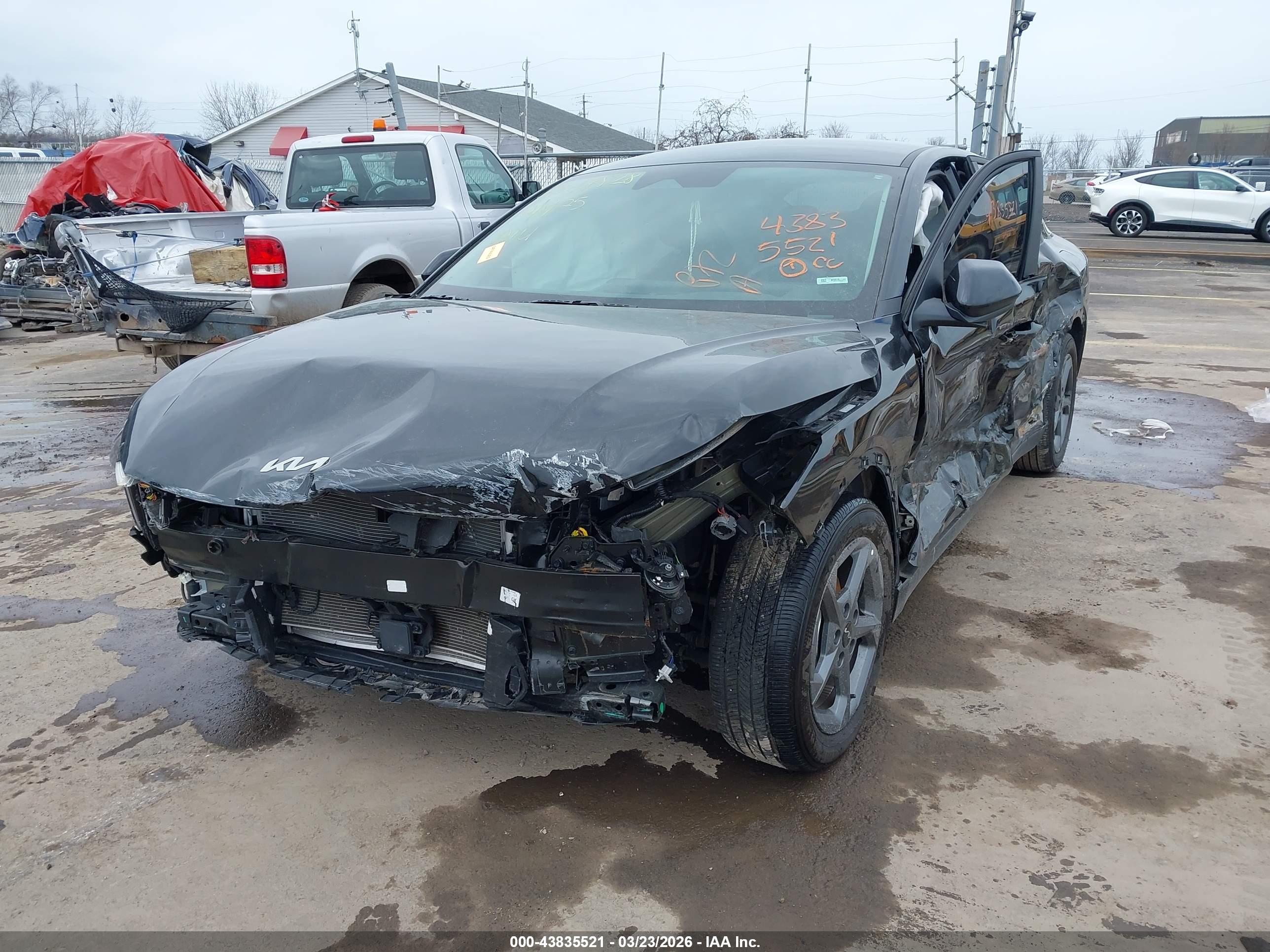KIA K4 image 2
