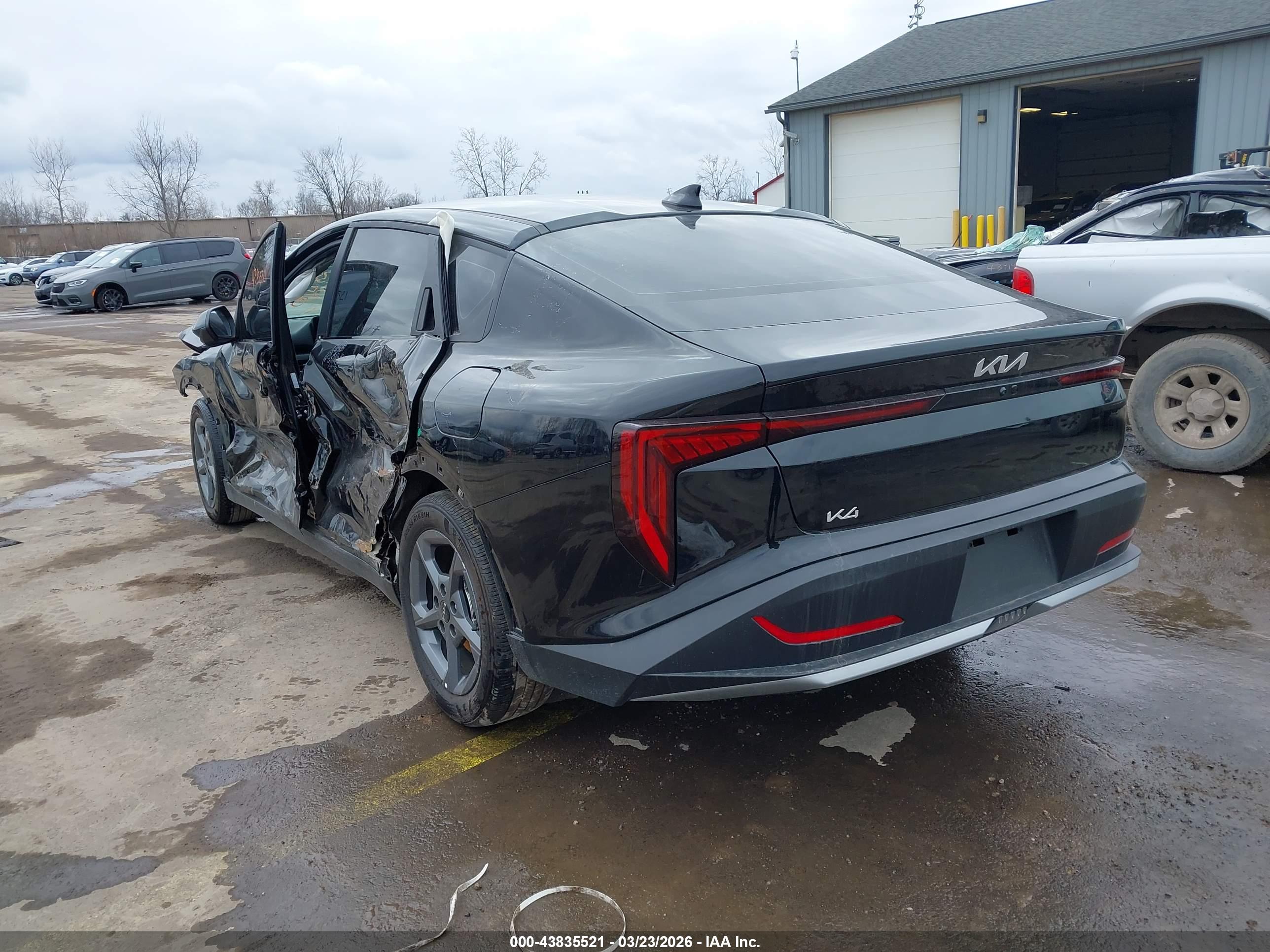 KIA K4 image 3