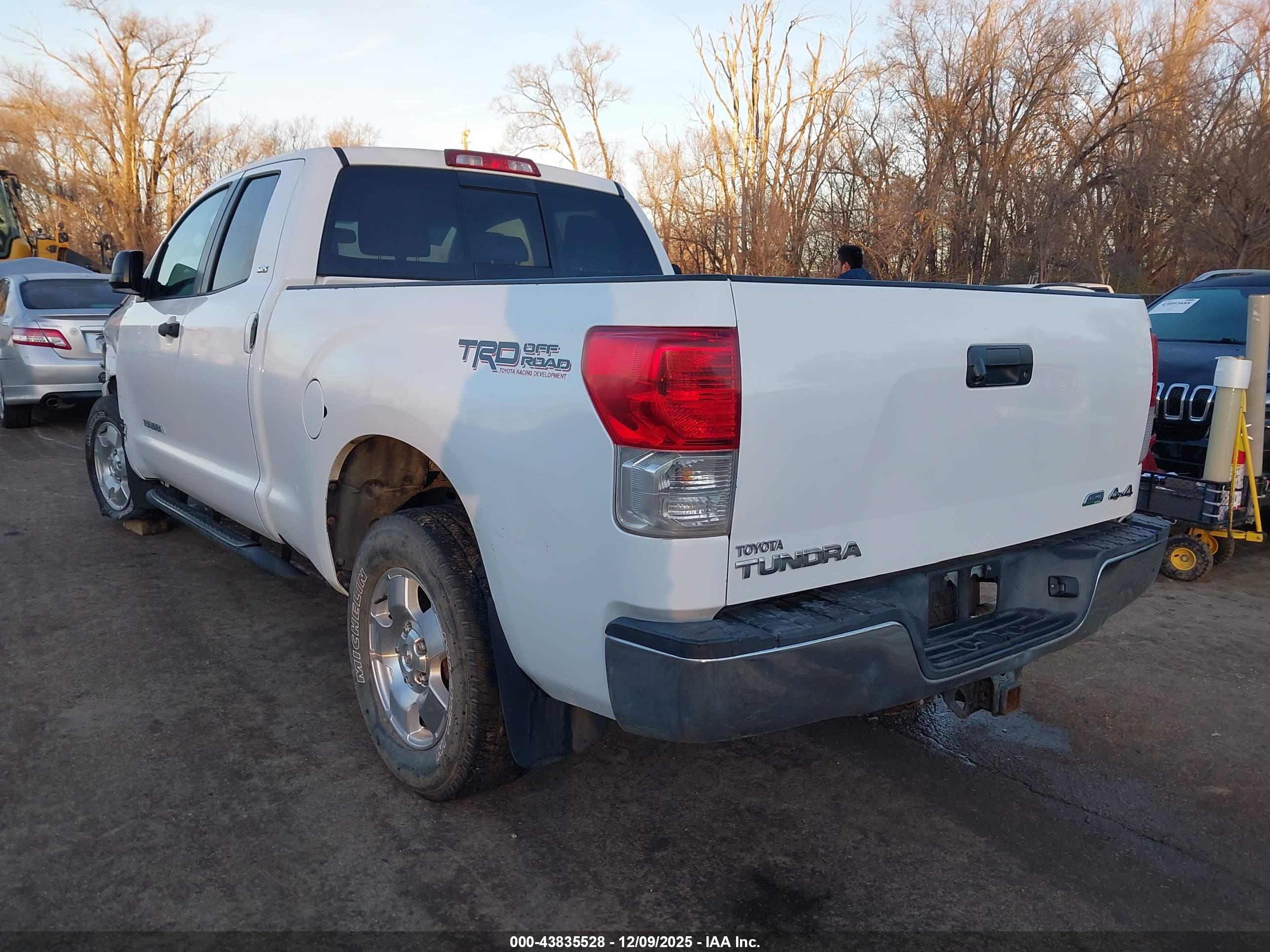 TOYOTA TUNDRA image 3