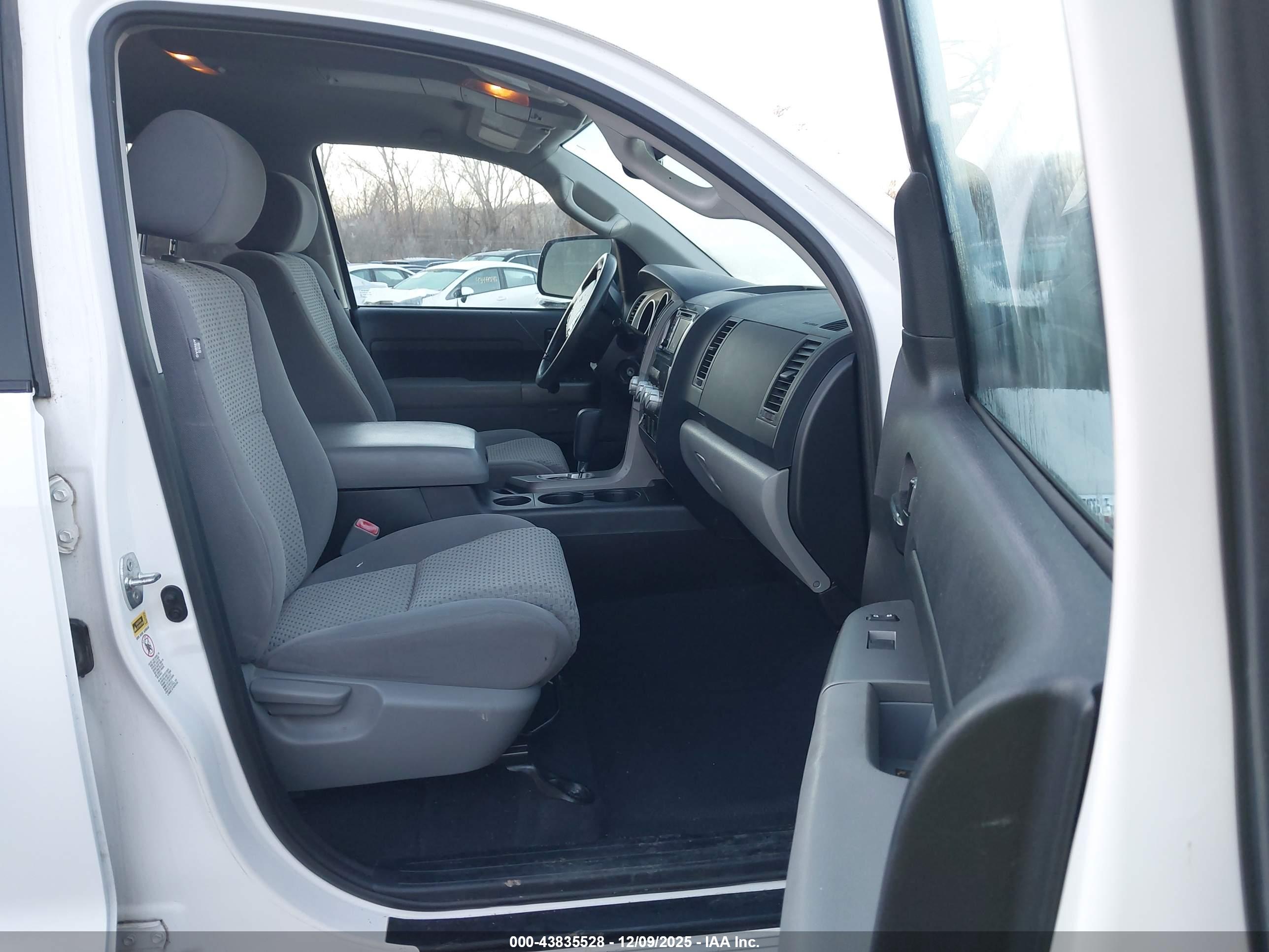 TOYOTA TUNDRA image 5