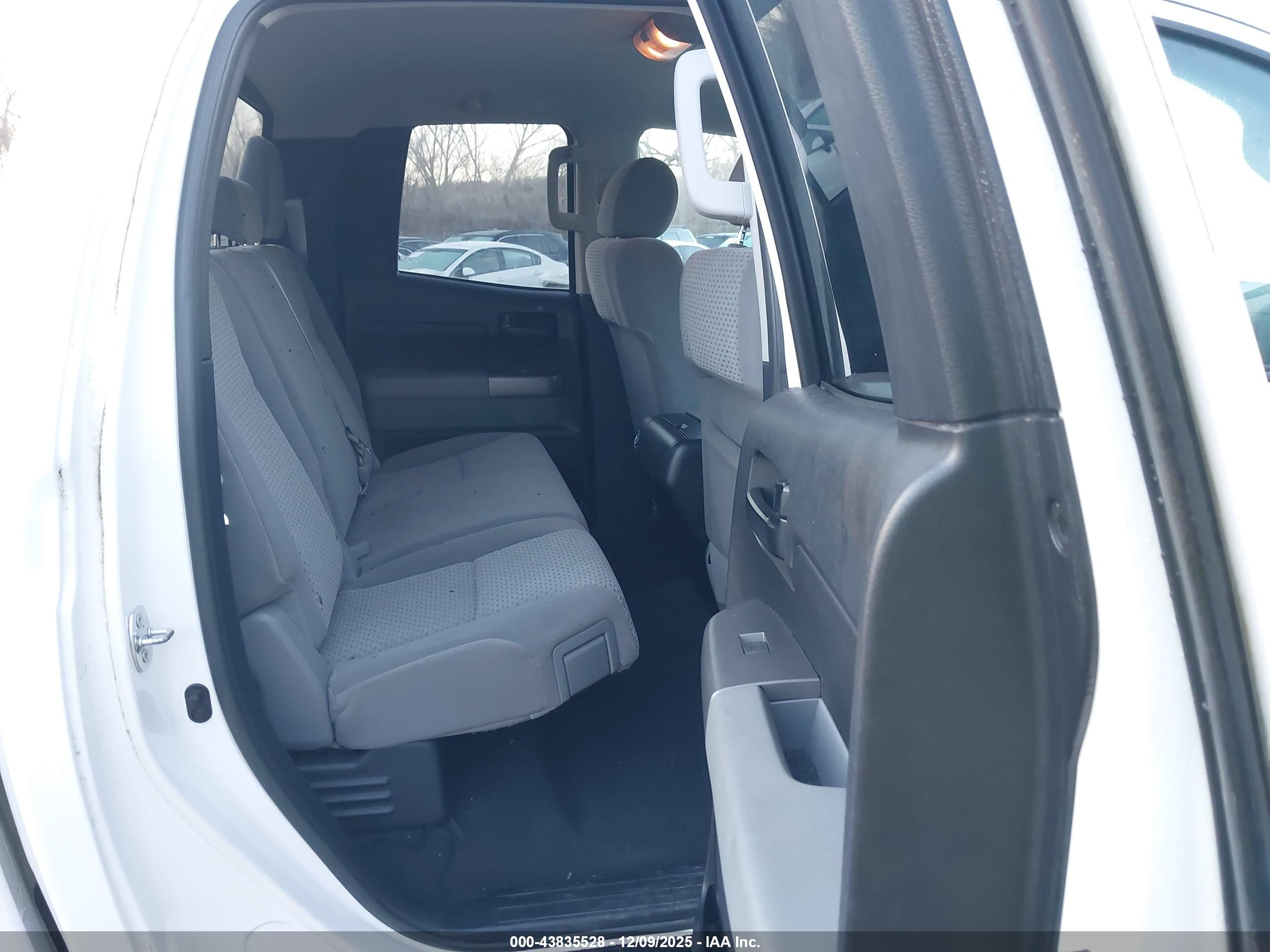 TOYOTA TUNDRA image 8