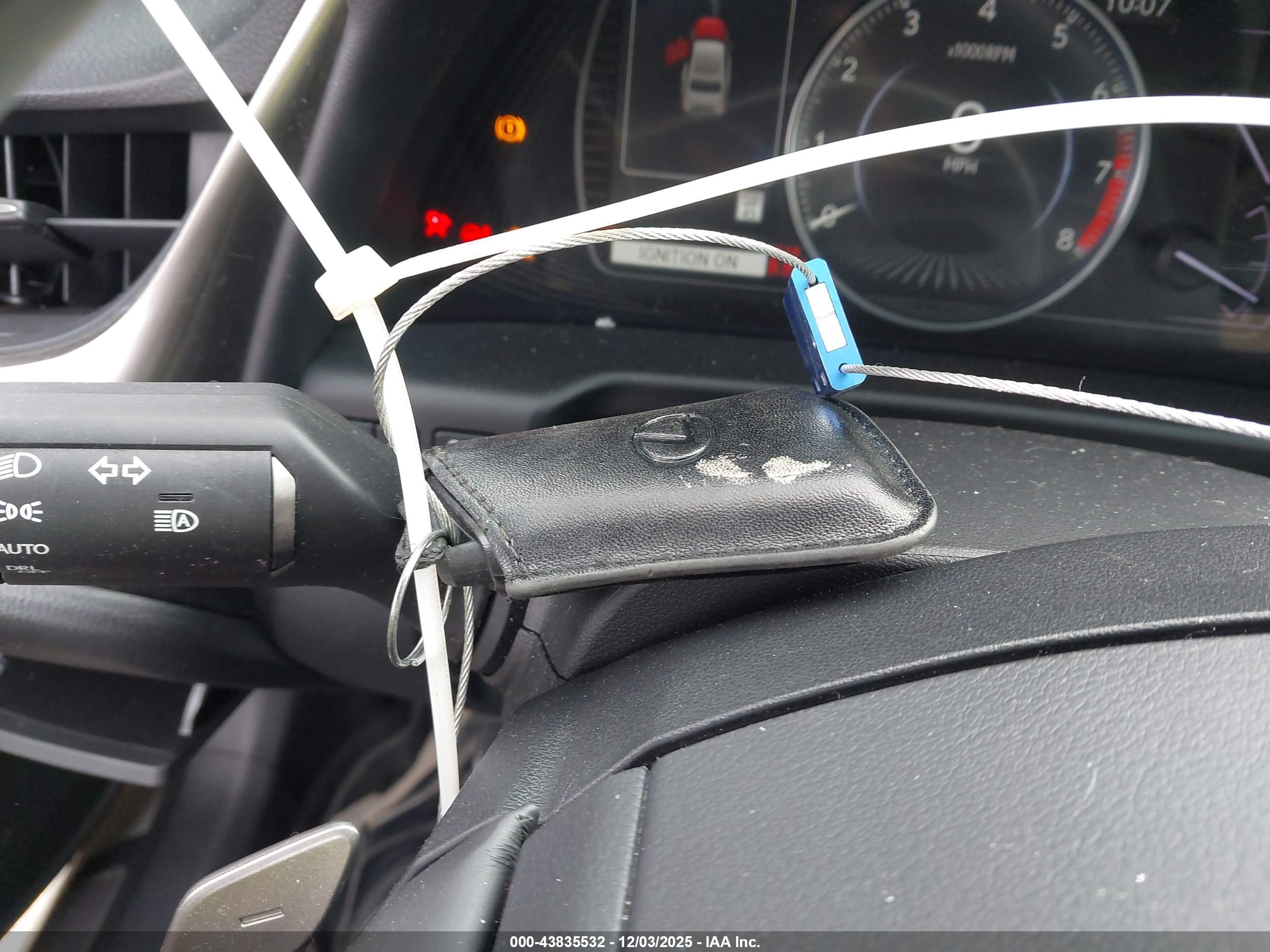 LEXUS ES image 11