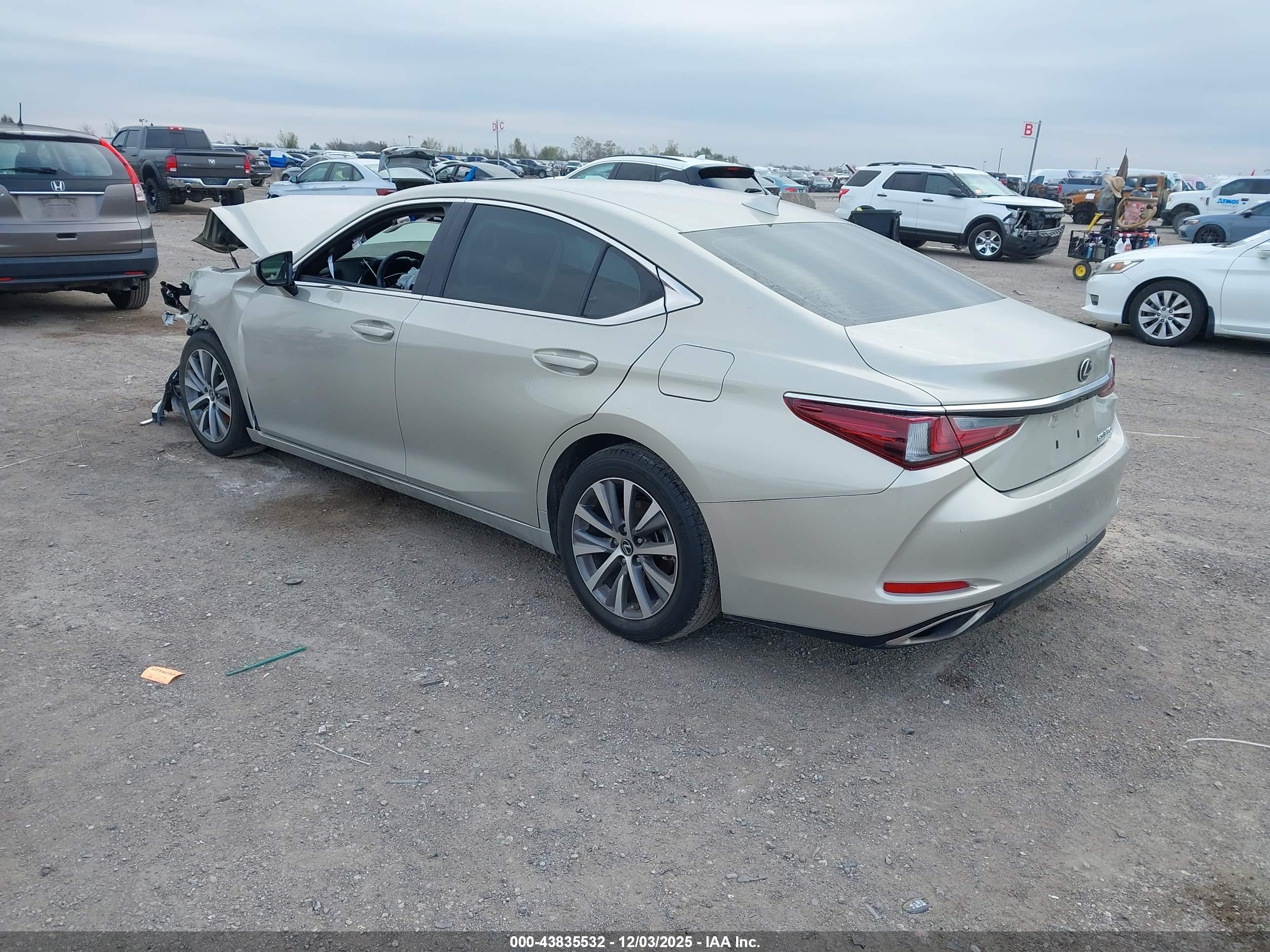 LEXUS ES image 3