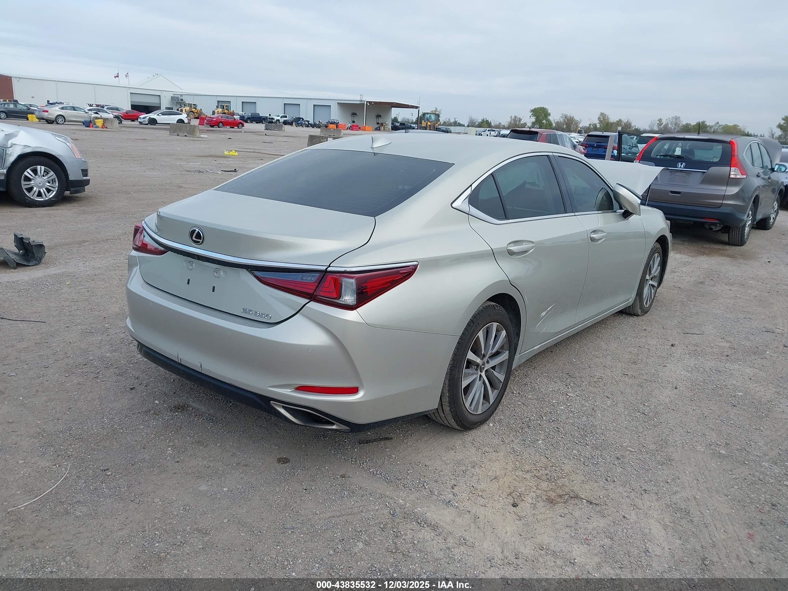 LEXUS ES image 4