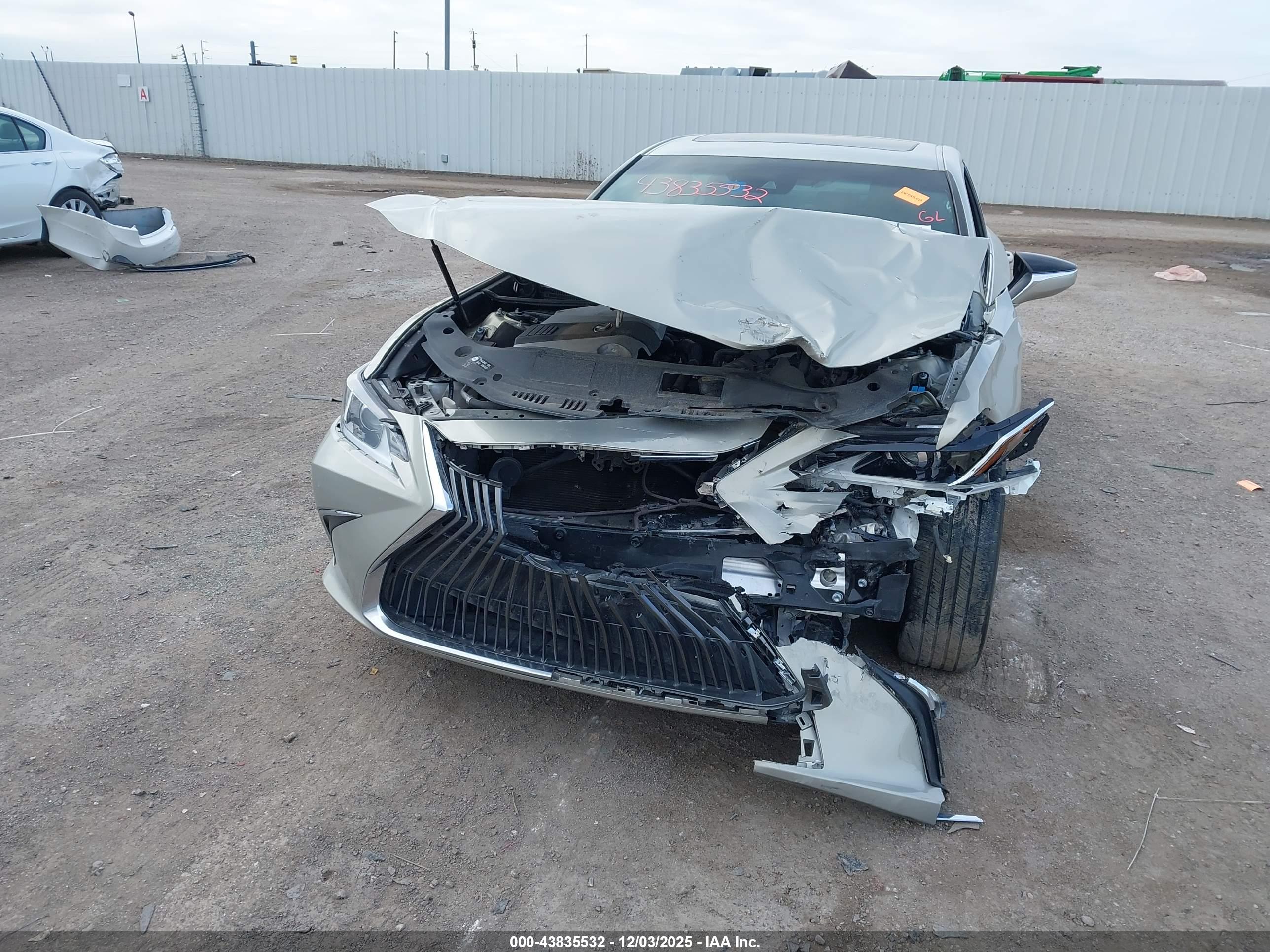 LEXUS ES image 6