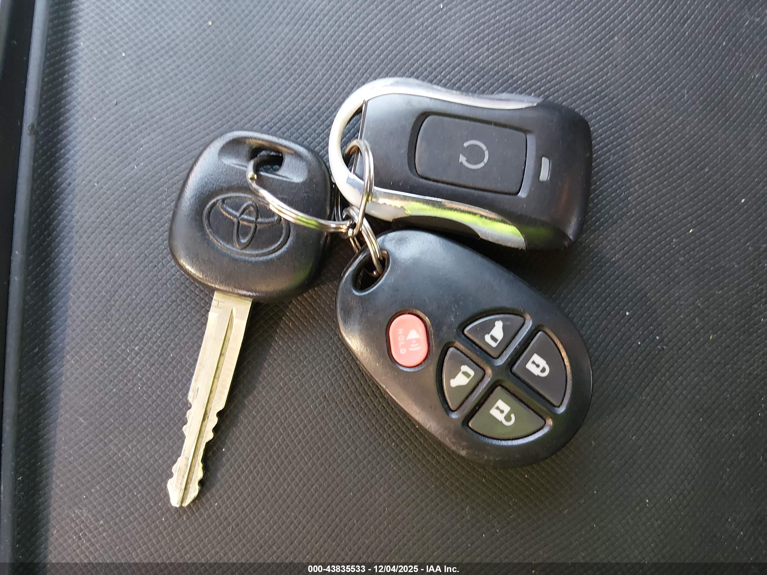 TOYOTA SIENNA image 11