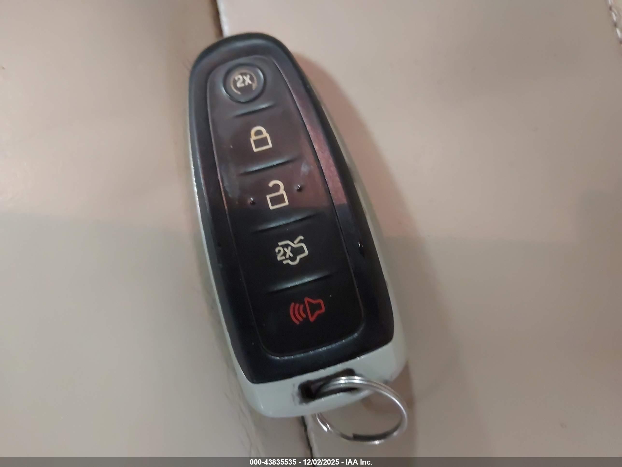 FORD TAURUS image 11