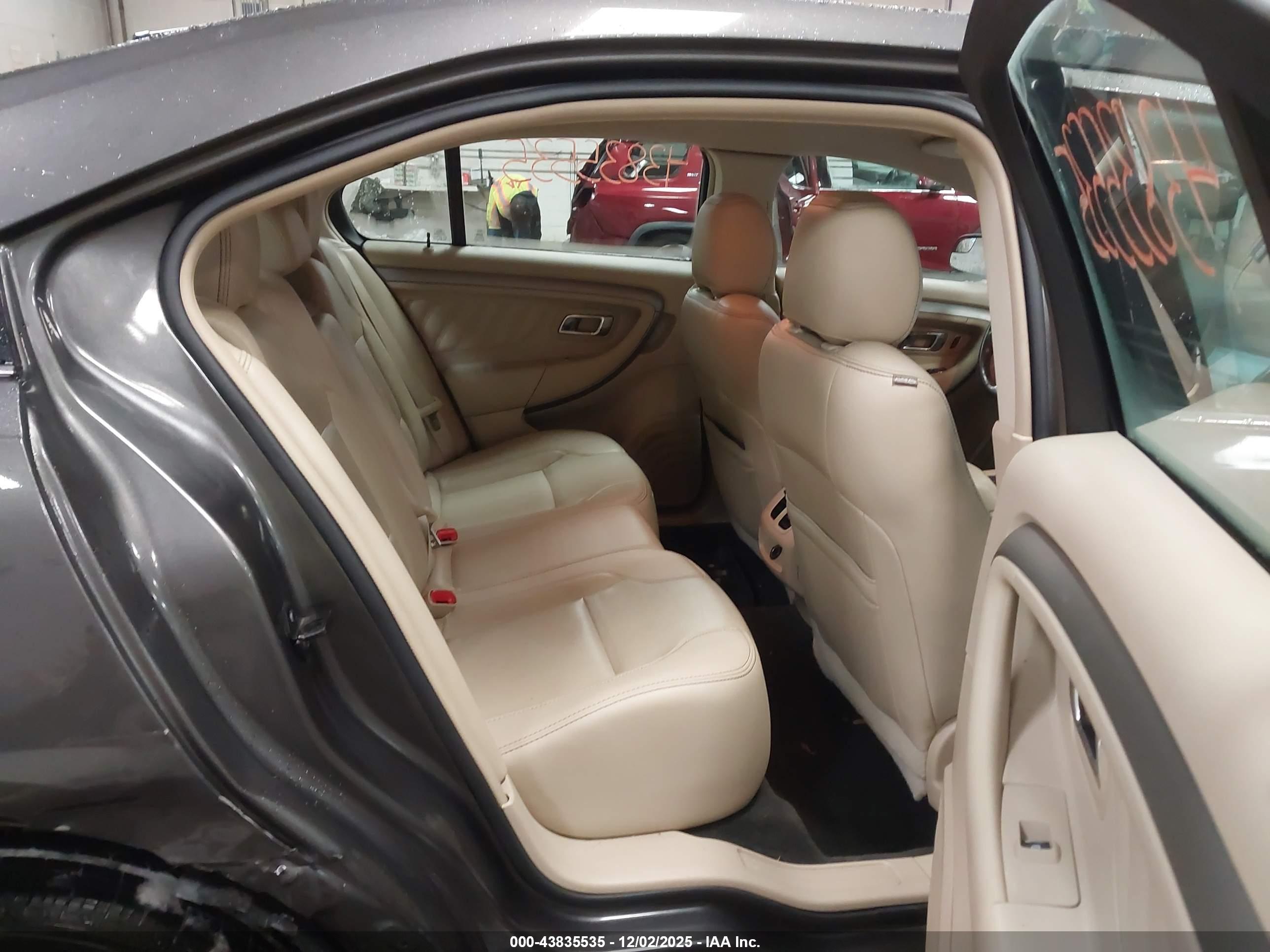 FORD TAURUS image 8