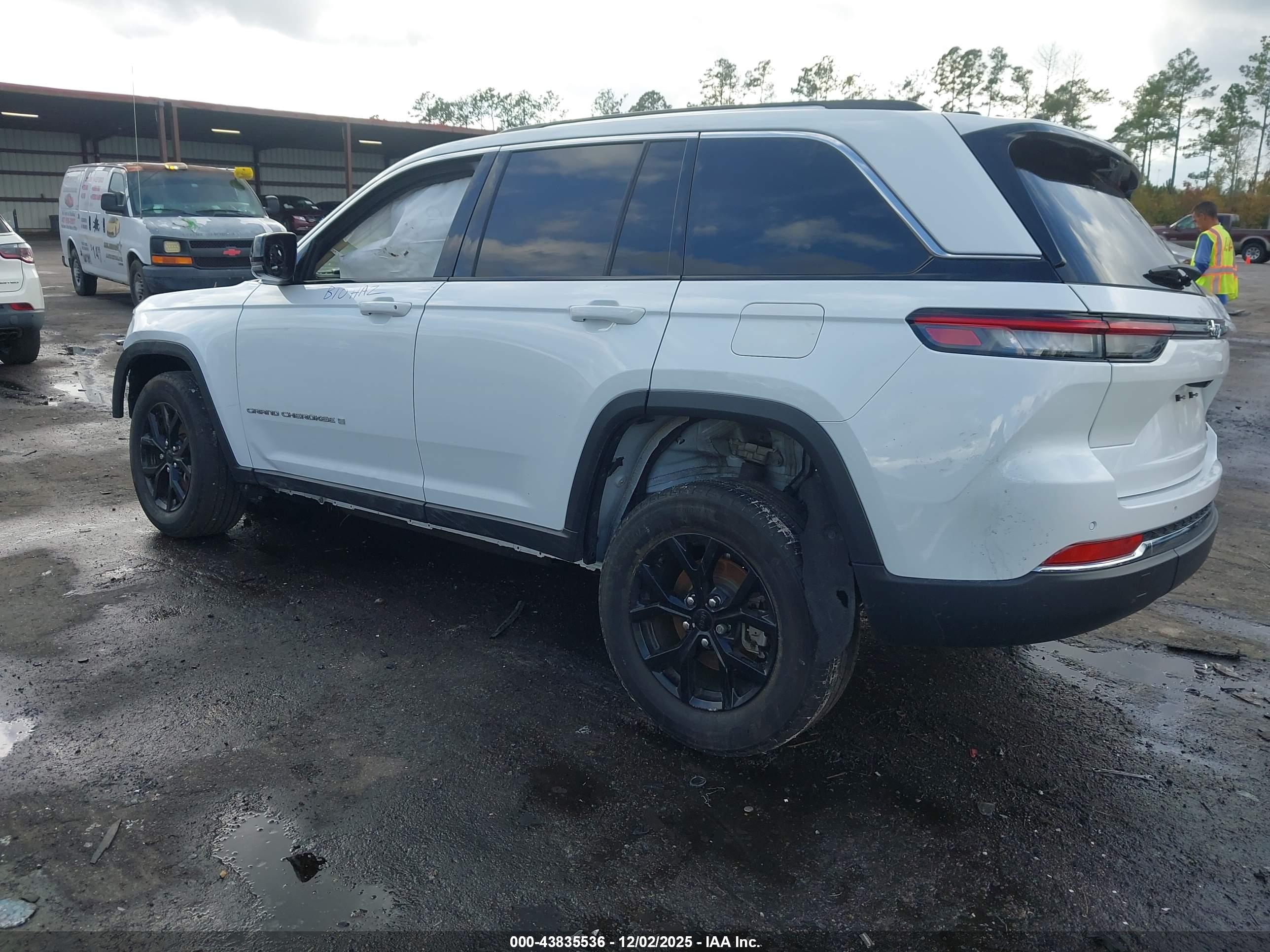 JEEP GRAND image 3