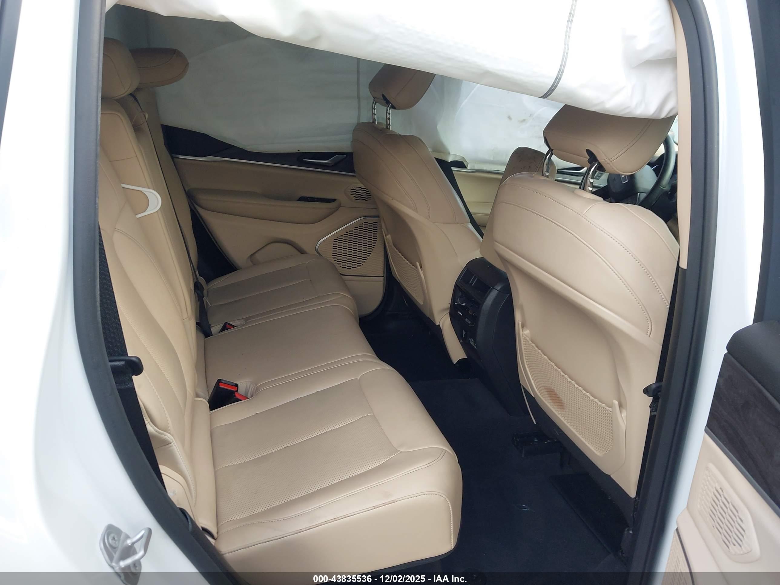 JEEP GRAND image 8