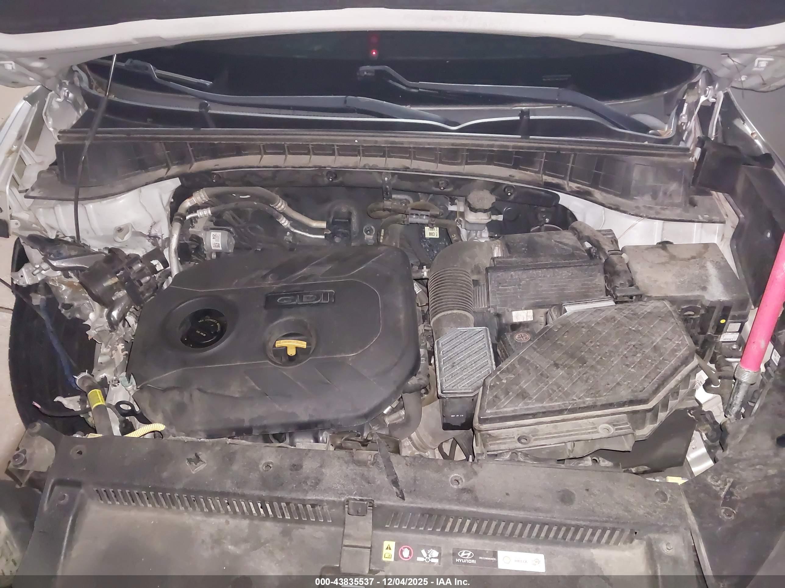 HYUNDAI TUCSON image 10