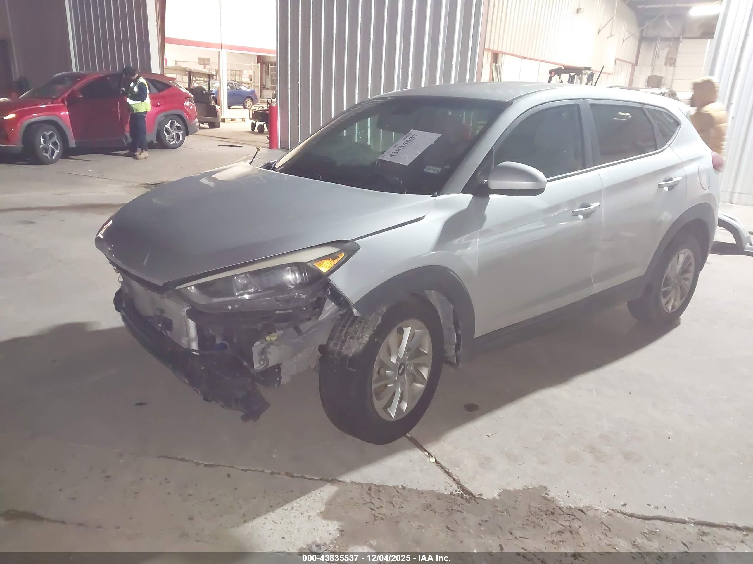 HYUNDAI TUCSON image 2
