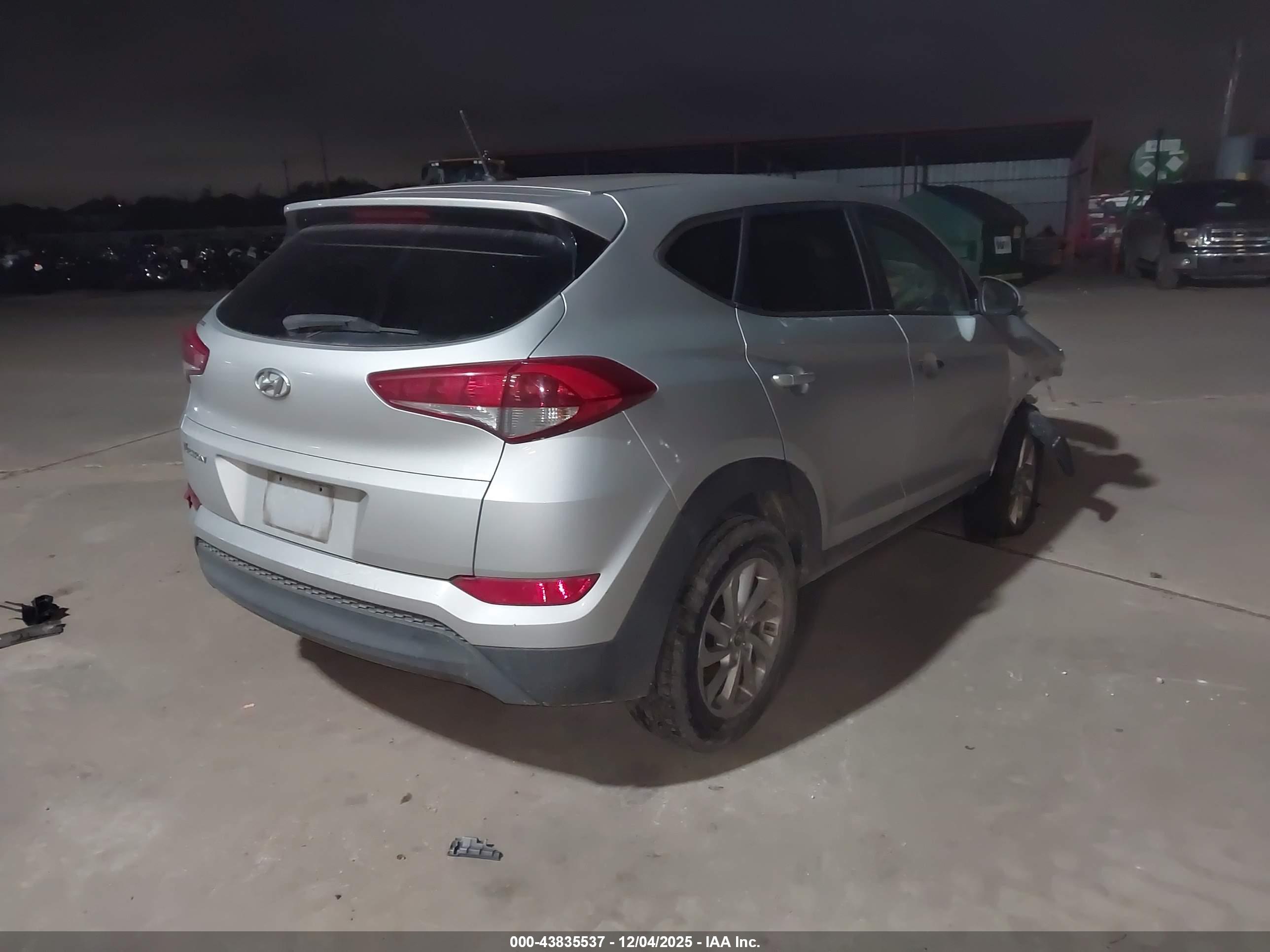 HYUNDAI TUCSON image 4