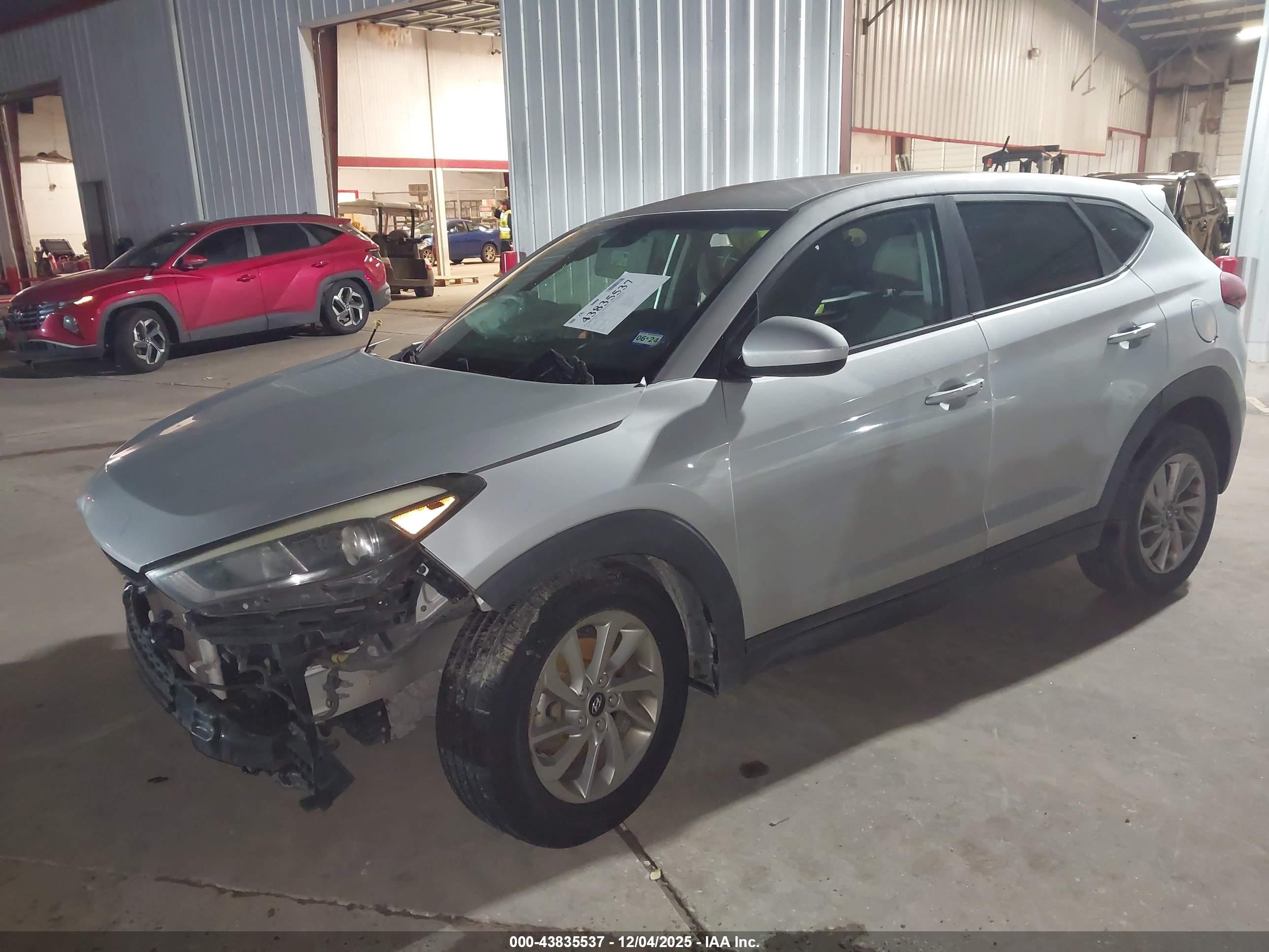 HYUNDAI TUCSON image 6