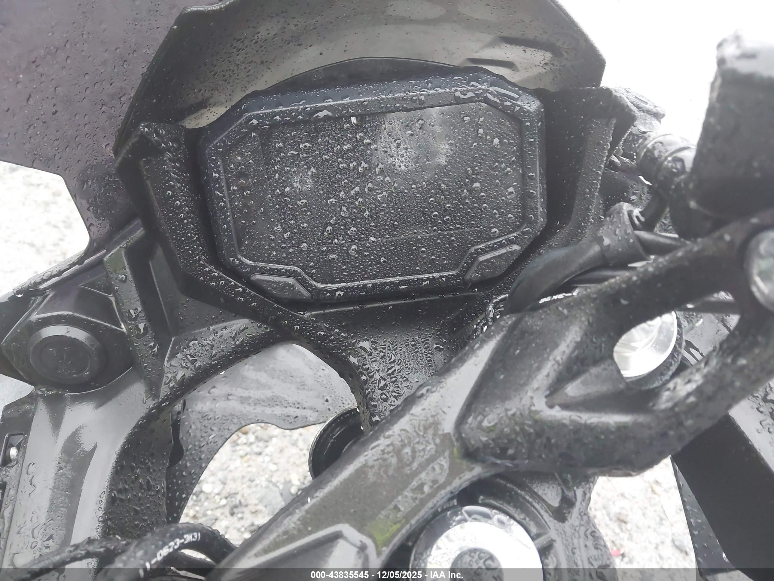 KAWASAKI EX650 image 7