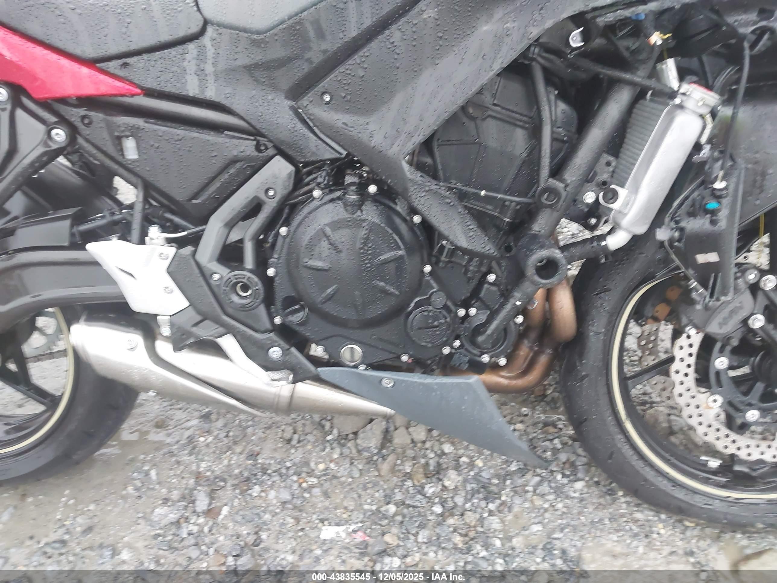 KAWASAKI EX650 image 8