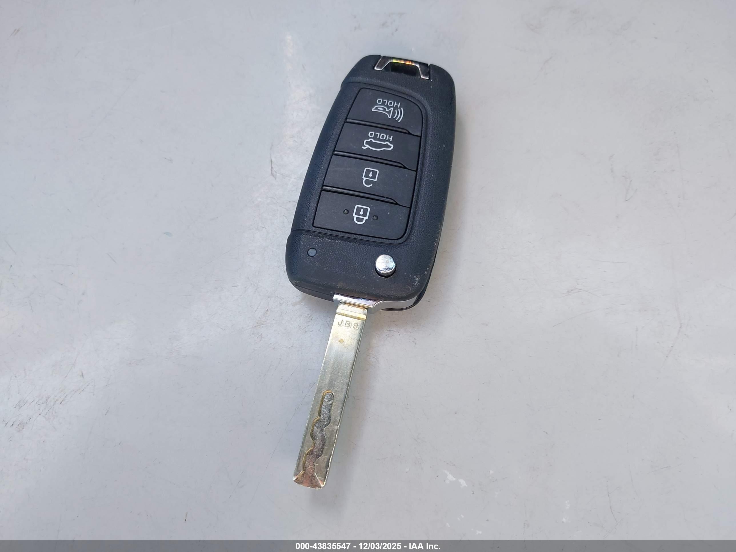 HYUNDAI ELANTRA image 11